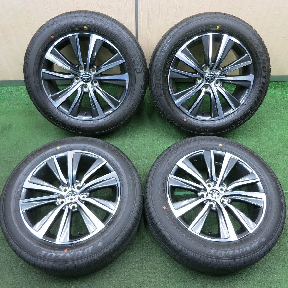 *送料無料* 新車外し！23年★トヨタ 80系 ハリアー Gグレード 純正 225/60R18 ダンロップ グラントレック PT30 18インチ PCD114.3/5H★4041004TNノ