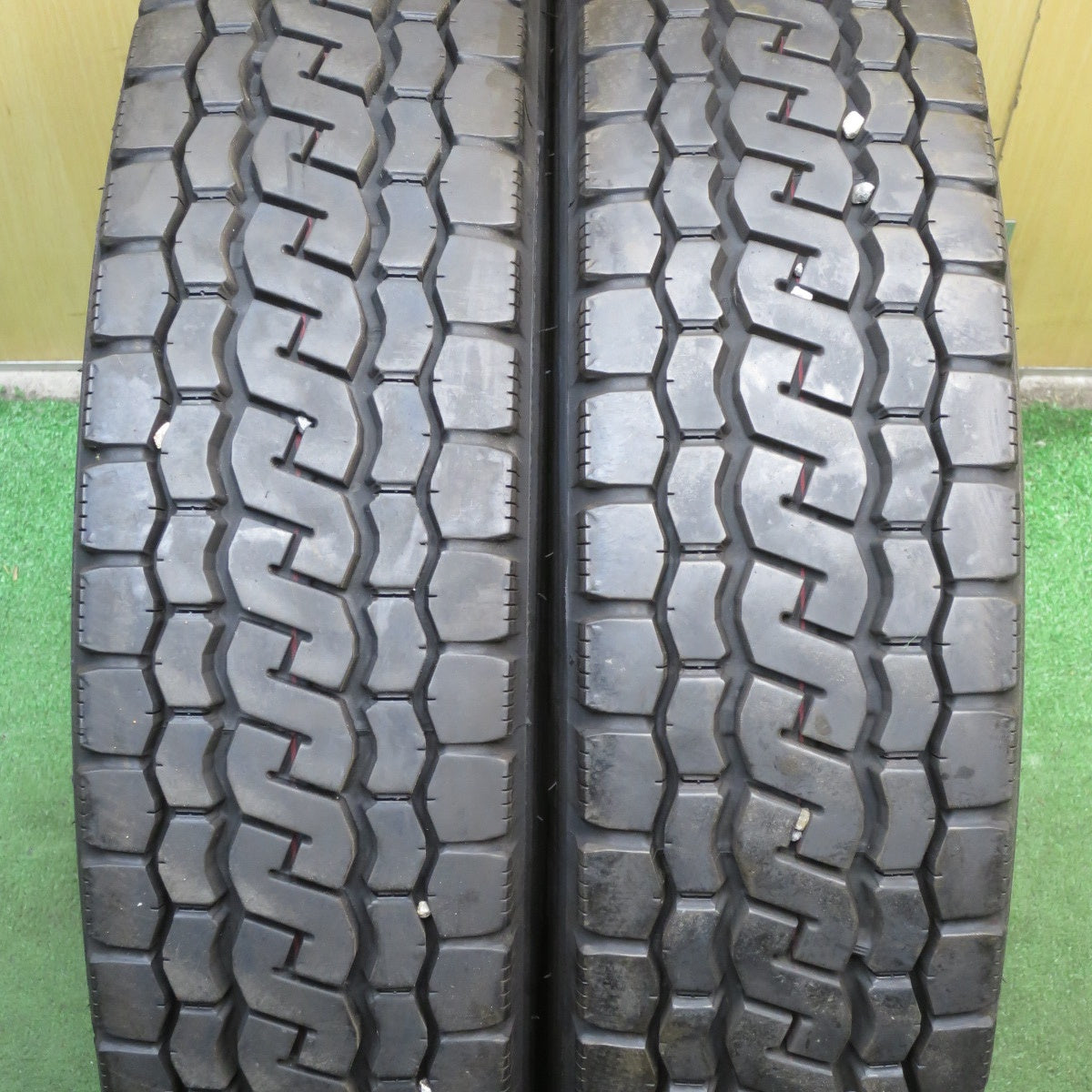 *送料無料* バリ溝！20年！9.5分★トラック タイヤ 195/85R16 114/112N ブリヂストン エコピア M812 ミックス オールシーズン 16インチ★4071708KKノタ