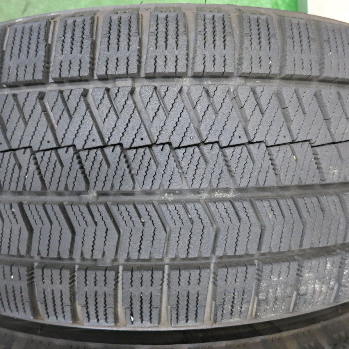 *送料無料* バリ溝！9.5分★インプレッサ等 205/50R17 スタッドレス ブリヂストン ブリザック VRX2 SCHNEIDER シュナイダー PCD100/5H★4040909TNス