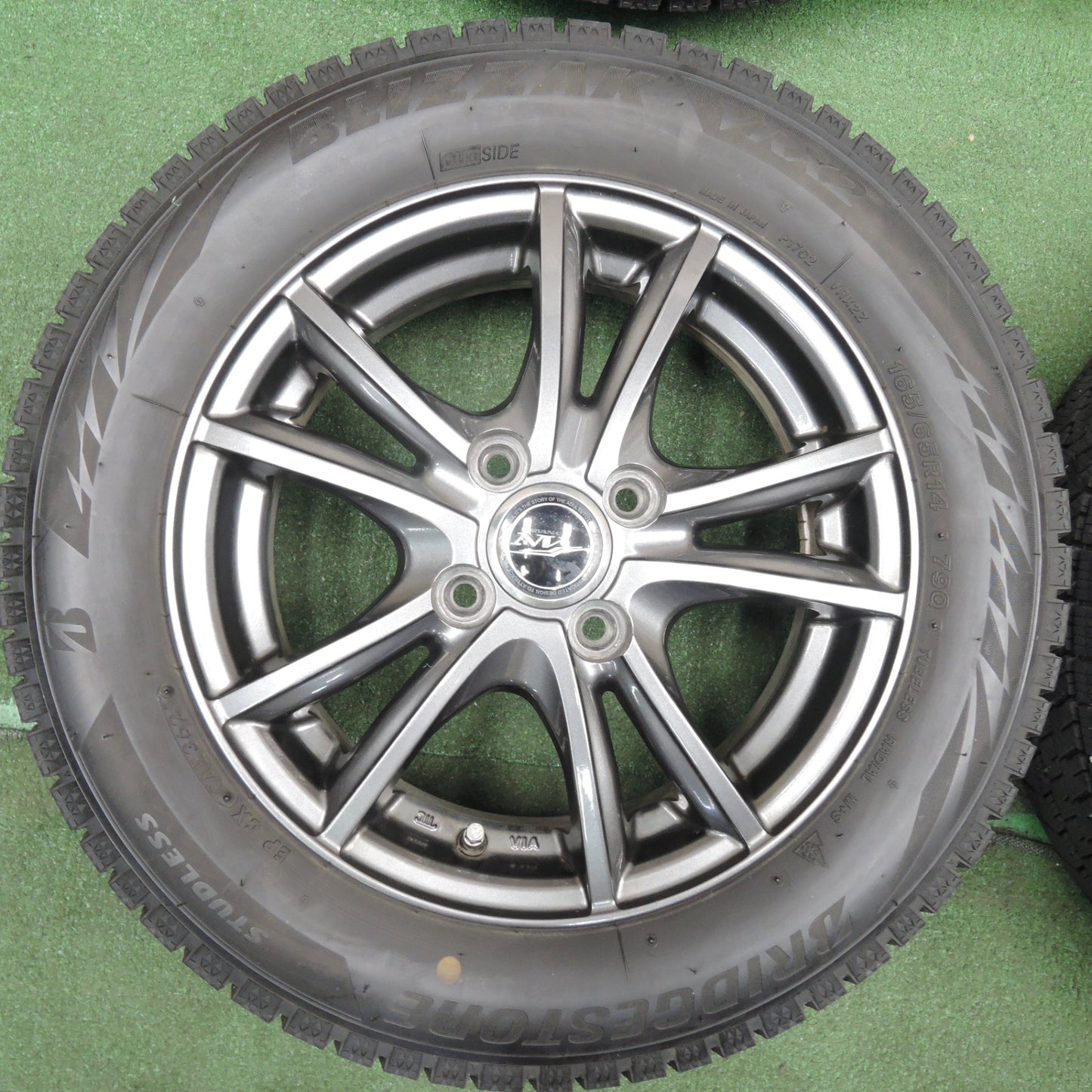 *送料無料* バリ溝！21年！キレイ！8.5分★スタッドレス 165/65R14 ブリヂストン ブリザック VRX2 NIRVANA NV ニルバーナ PCD100/4H★4030704TNス