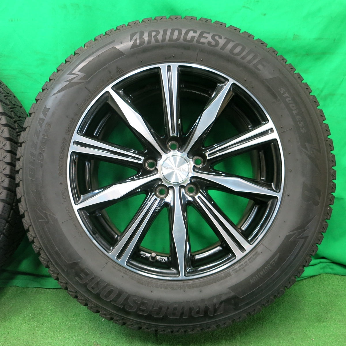 *送料無料* バリ溝！キレイ！9.5分★スタッドレス 225/65R17 ブリヂストン ブリザック DM-V3 BALMINUM バルミナ 17インチ PCD114.3/5H★4052002ナス