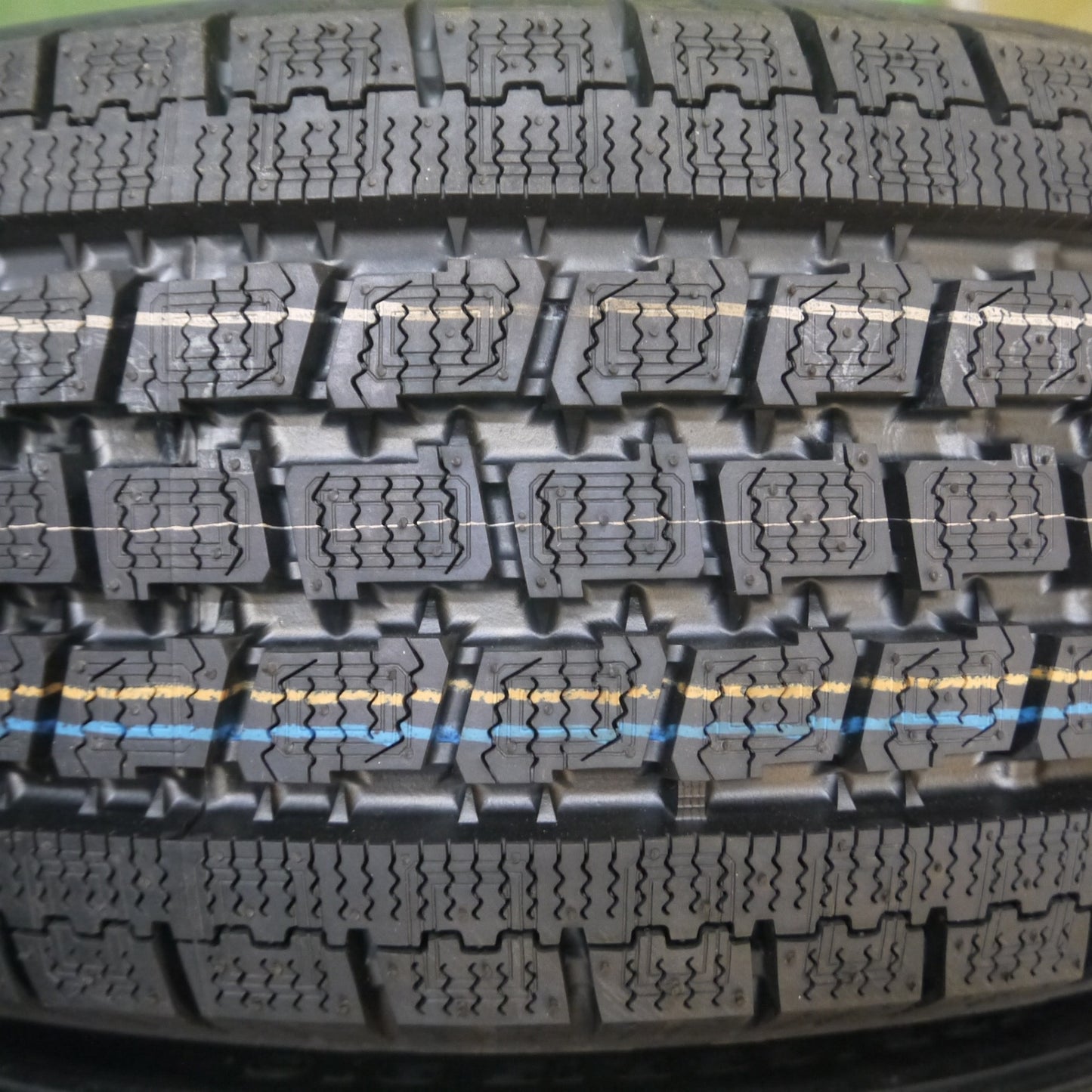 *送料無料* 未使用★スタッドレス 195/65R15 トーヨー オブザーブ 934 15インチ ノア ヴォクシー タクシー 等★4031307Hスタ