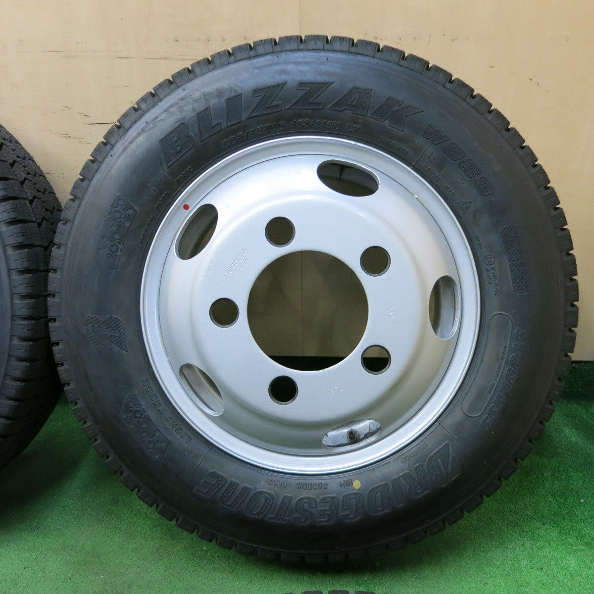 *送料無料* 未使用！23年★トラック タイヤ 205/75R16 113/111N スタッドレス ブリヂストン ブリザック W989 TOPY スチール 115-8C PCD208/5H★4061505ナス