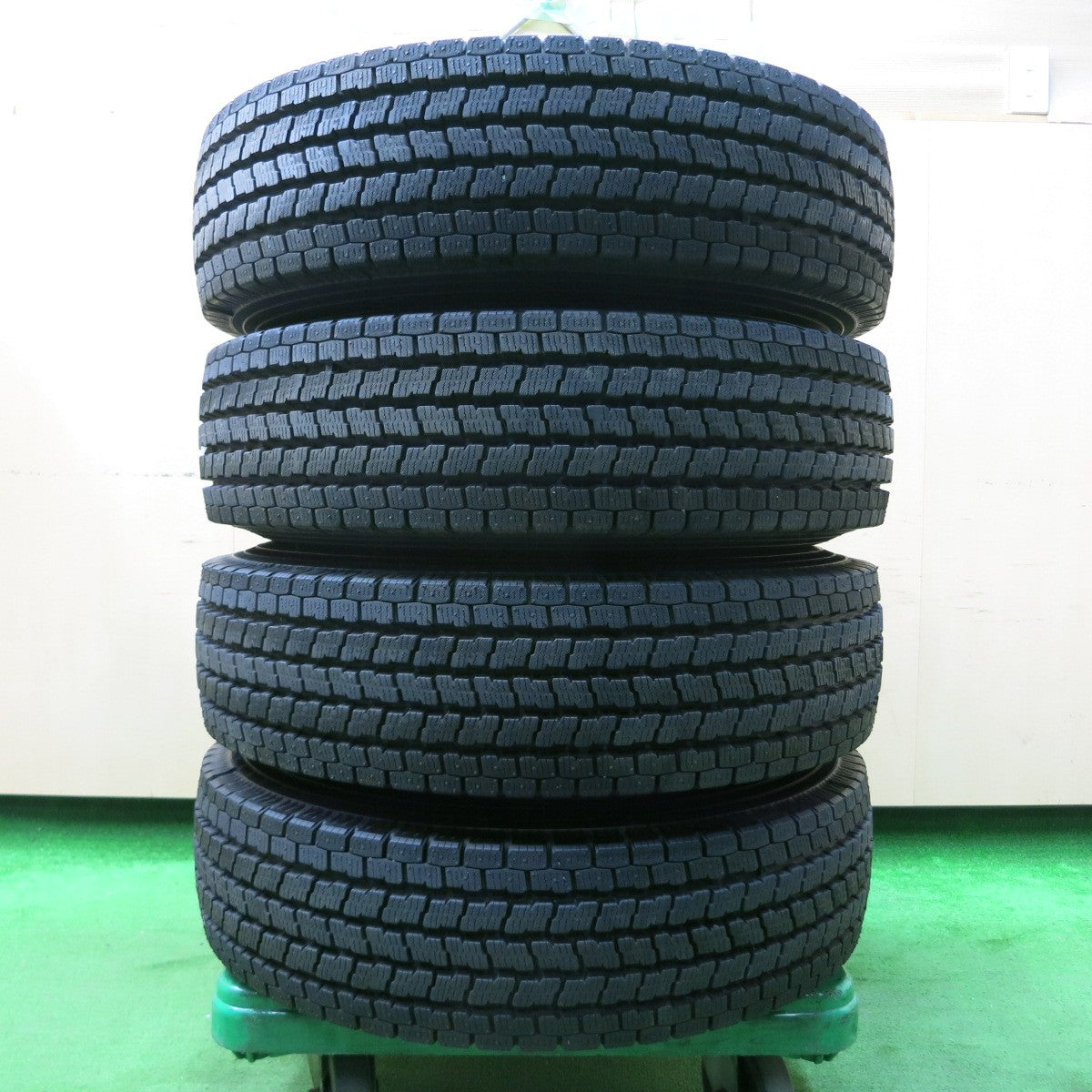 *送料無料* 超バリ溝！22年！9.5分以上★ハイエース 等 195/80R15 スタッドレス ヨコハマ アイスガード iG91 スチール ホイール 15インチ PCD139.7/6H★4042313イス