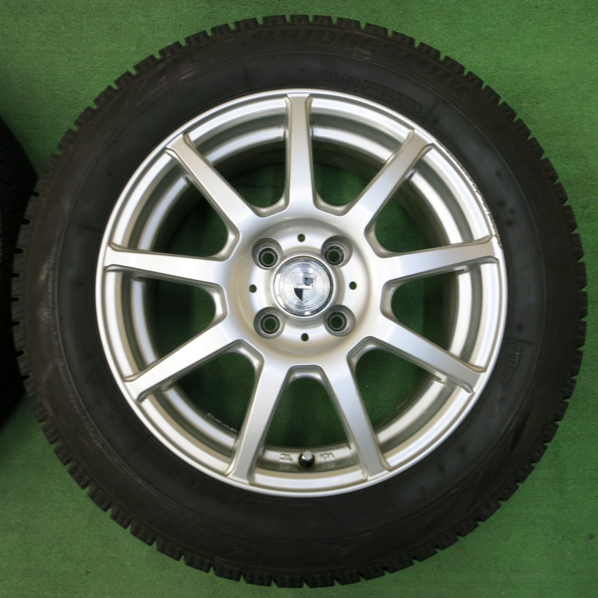 *送料無料* バリ溝！ほぼ10分★スタッドレス 175/65R15 ブリヂストン ブリザック VRX GMach 15インチ PCD100/4H★4051709イス