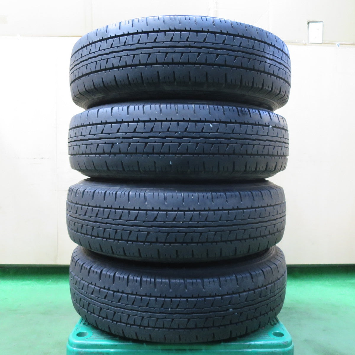 [送料無料] バリ溝！9分★ハイエース 純正 195/80R15 107/105L ダンロップ エナセーブ VAN01 スチール ホイール 15インチ PCD139.7/6H★5021704イノ