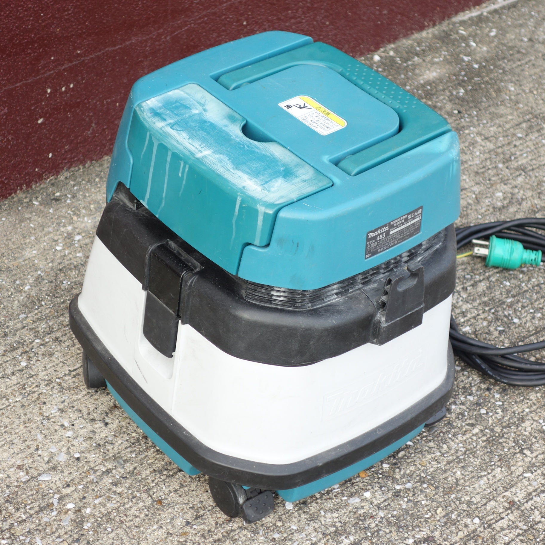 [送料無料] ◆makita マキタ 無段変速 集じん機 483 乾湿両用 業務用 集塵機◆