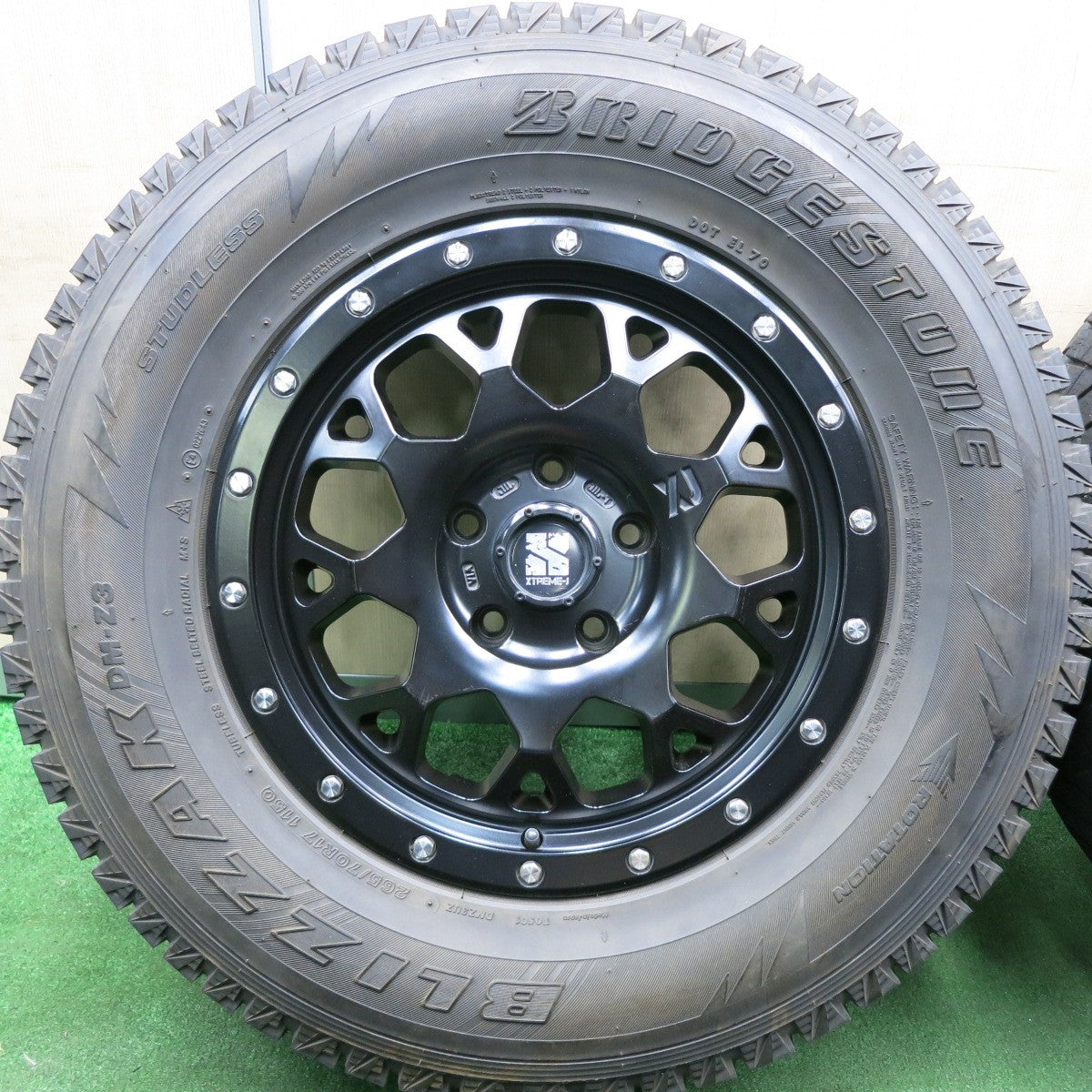 *送料無料* キレイ★ジープ等 XTREME-J 265/70R17 スタッドレス ブリヂストン ブリザック DM-Z3 17インチ PCD127/5H★4042704HAス