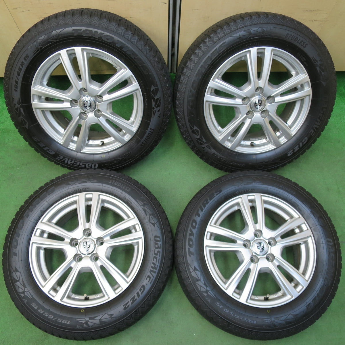 [送料無料] バリ溝！22年！9.5分★プリウス 等 195/65R15 スタッドレス トーヨー オブザーブ GIZ2 JOKER ジョーカー 15インチ PCD100/5H★5012711イス