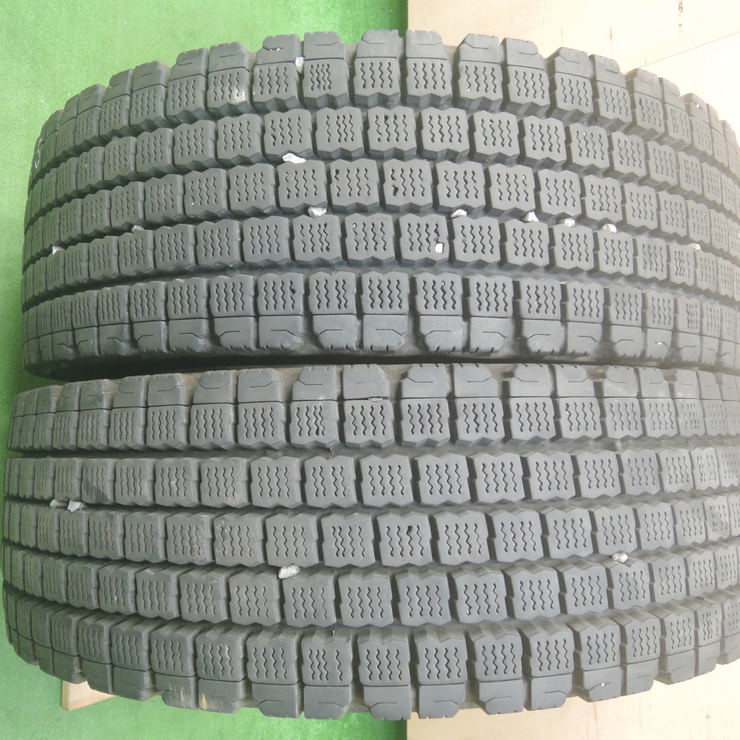 *送料無料* バリ溝！21年！8.5分★トラック タイヤ 265/70R19.5 140/138J スタッドレス ブリヂストン W910 19.5インチ★4042407KMスタ