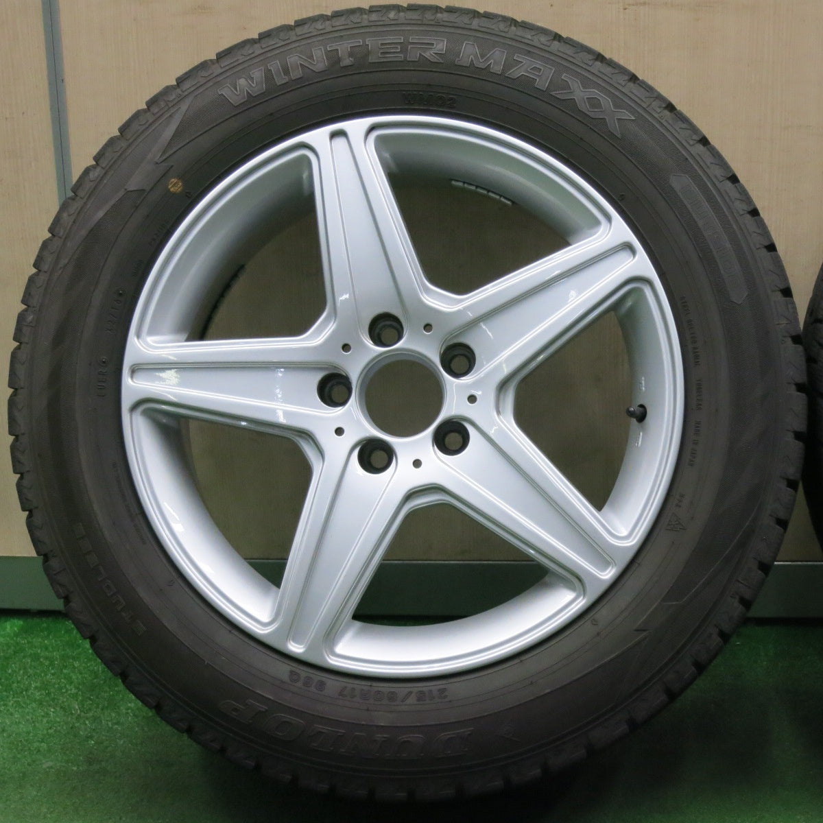 [送料無料] バリ溝！キレイ！9.5分★ベンツ 等 AGA Burg 215/60R17 スタッドレス ダンロップ ウインターマックス WM02 17インチ ブルグ PCD112/5H★5012103NJス