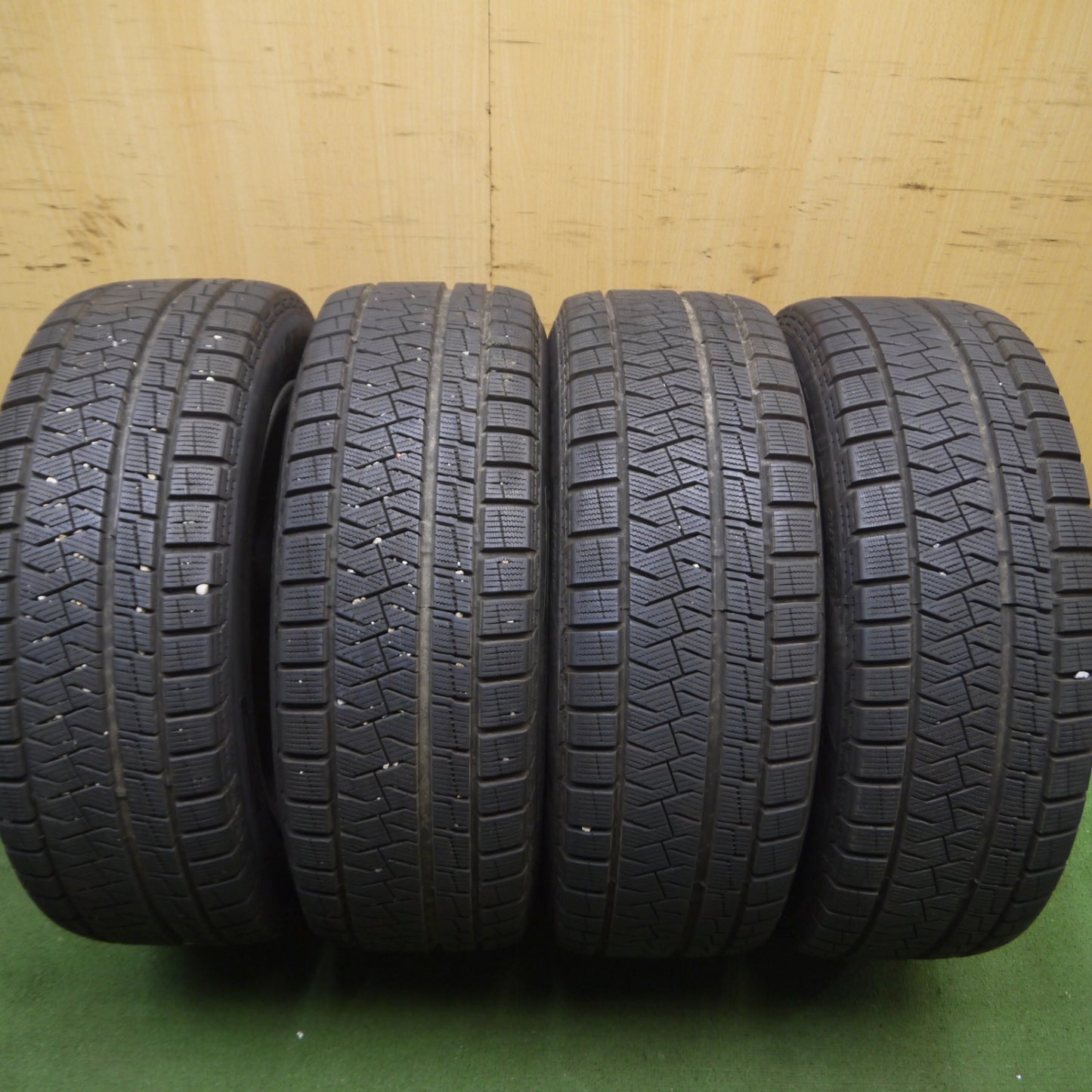 *送料無料* 超バリ溝！21年！綺麗！9.5分以上★BMW 等 205/55R16 スタッドレス ピレリ アイスアシンメトリコ プラス BIASSO PCD120/5H★4051309Hス