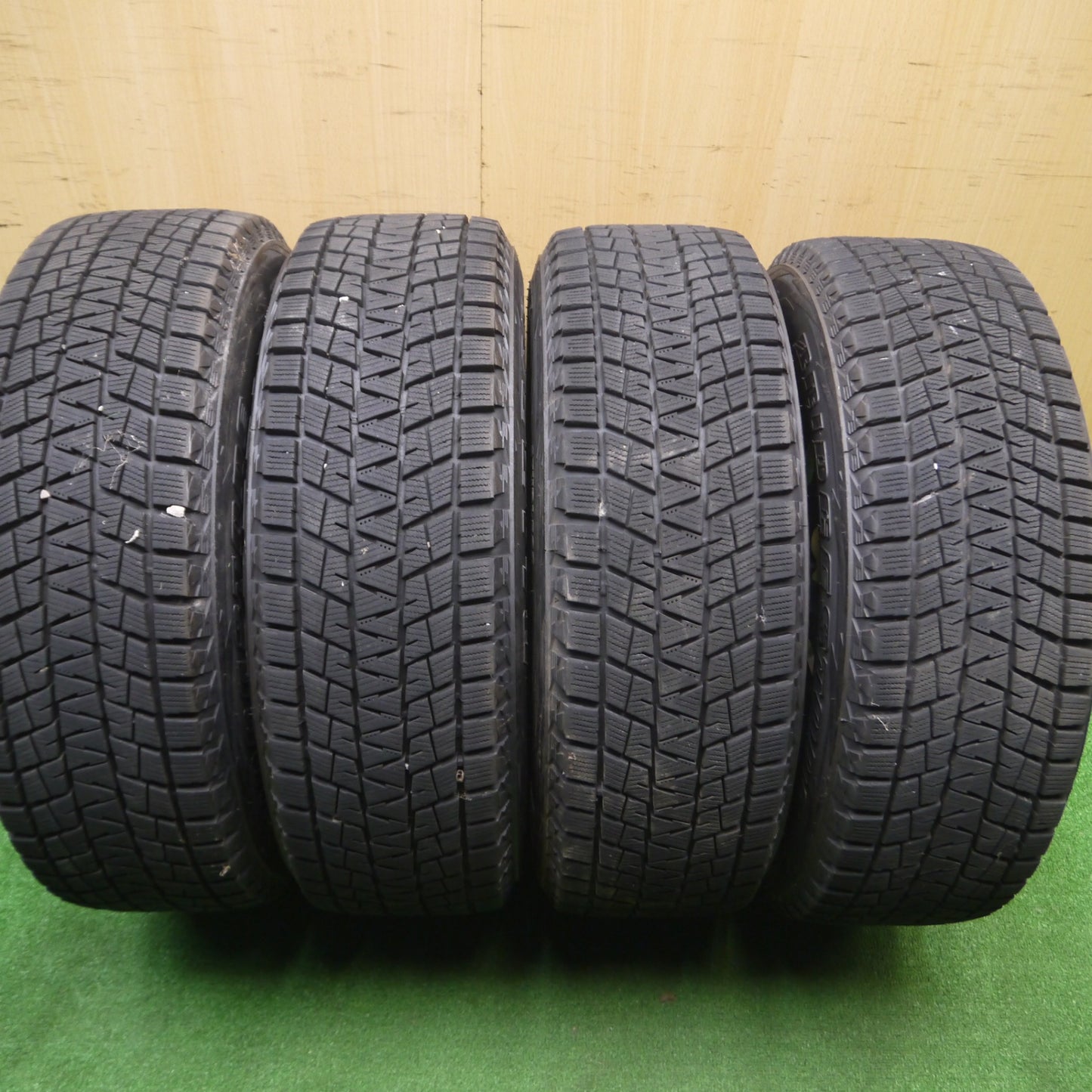 [送料無料] バリ溝！20年！キレイ！8.5分★スタッドレス 215/65R16 ブリヂストン ブリザック DM-V1 BALMINUM バルミナ 16インチ PCD114.3/5H★4101502Hス