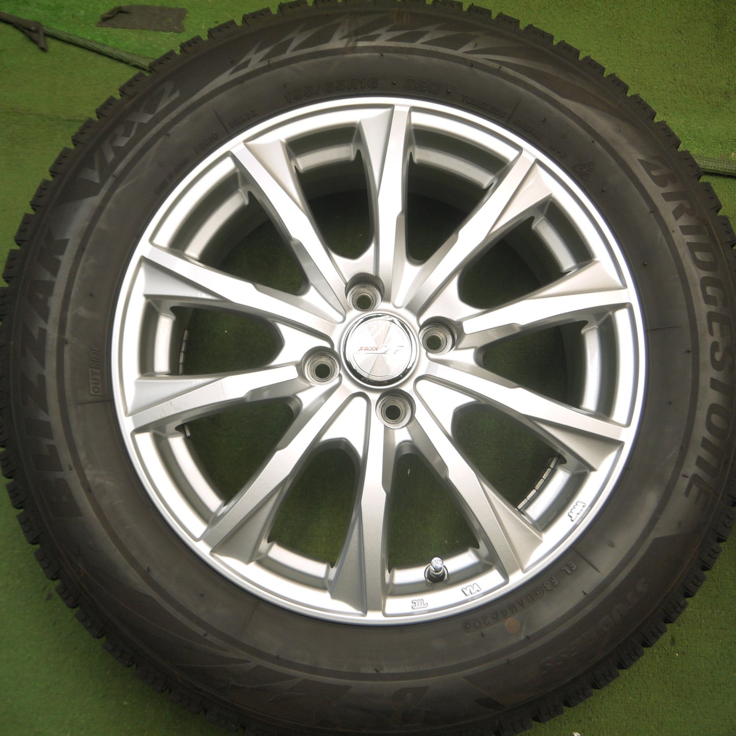 *送料無料* バリ溝！20年！綺麗！9.5分★スタッドレス 195/65R16 ブリザック VRX2 JOKER ジョーカー 16インチ PCD100/4H★4062107Hス