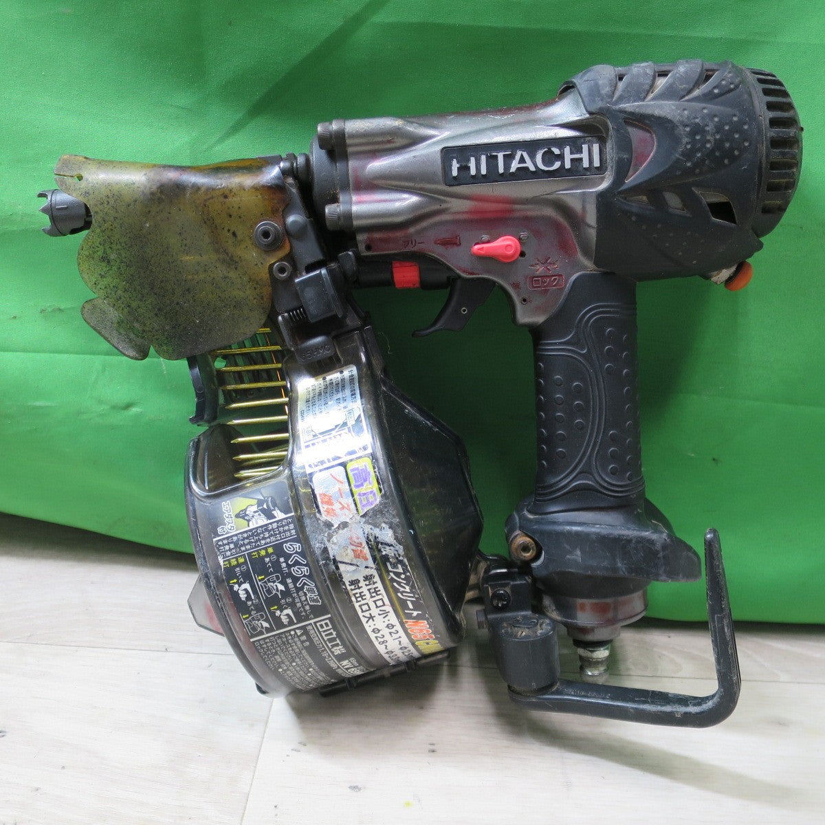 [送料無料] ☆日立工機 65mm 高圧 ロール 釘打機 NV65HMC 釘打ち機 ケース付き HITACHI エア 工具☆