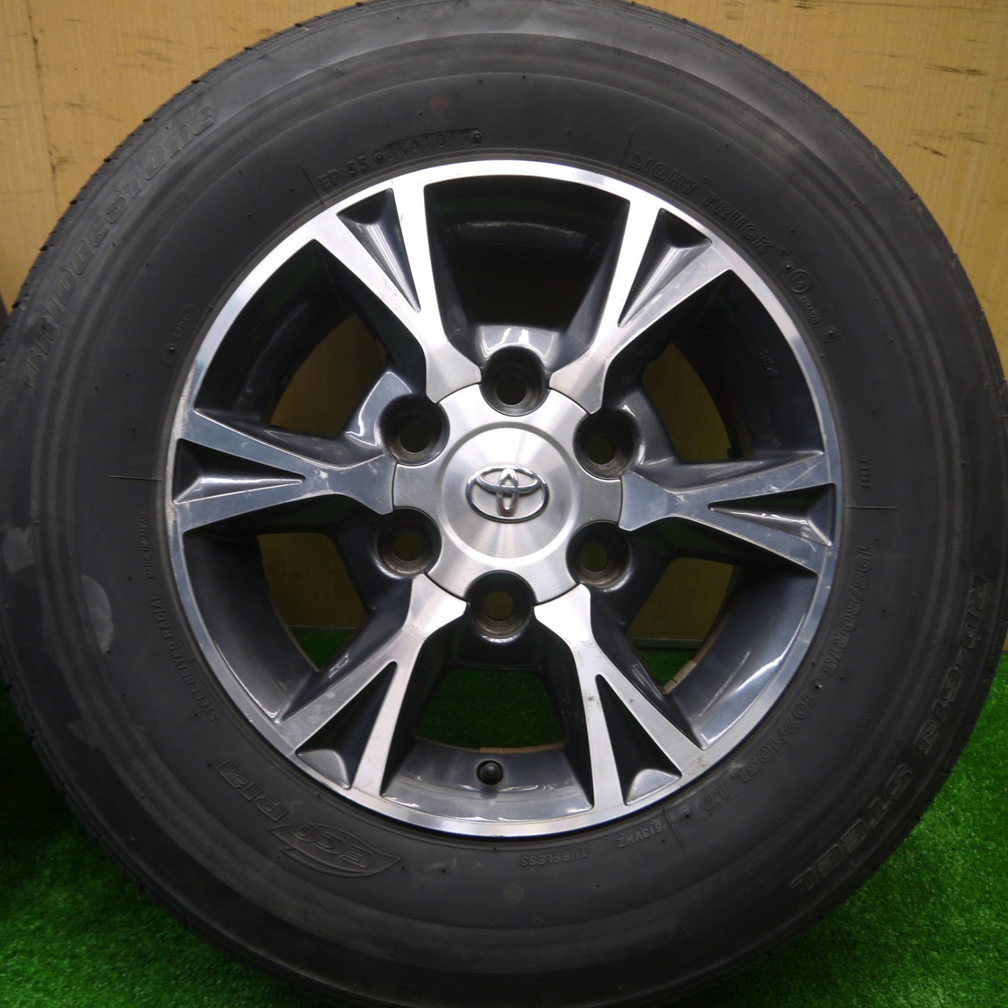 *送料無料* 4本価格★トヨタ 200系 ハイエース 4型 純正 OP 195/80R15 ブリヂストン RD-613 STEEL PCD139.7/6H★4043002HAノ