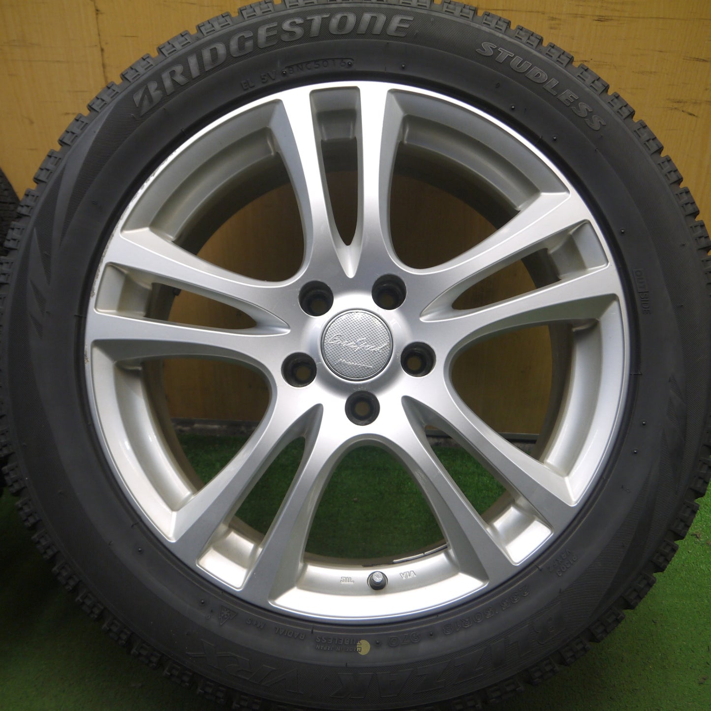 *送料無料* キレイ★スタッドレス 235/50R18 ブリヂストン ブリザック VRX EuroSpeed MANARAY SPORT 18インチ PCD114.3/5H★4052204Hス