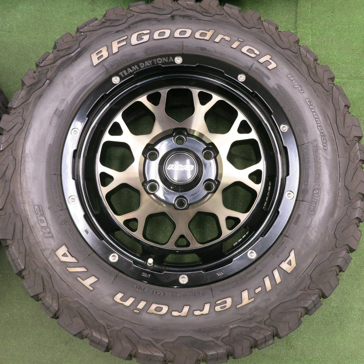 *送料無料* バリ溝！21年！綺麗！9.5分★RAYS TEAM DAYTONA M9 265/65R17 120/117S BFグッドリッチ All-Terrain T/A KO2 レイズ デイトナ PCD139.7/6H★4071102HAノ