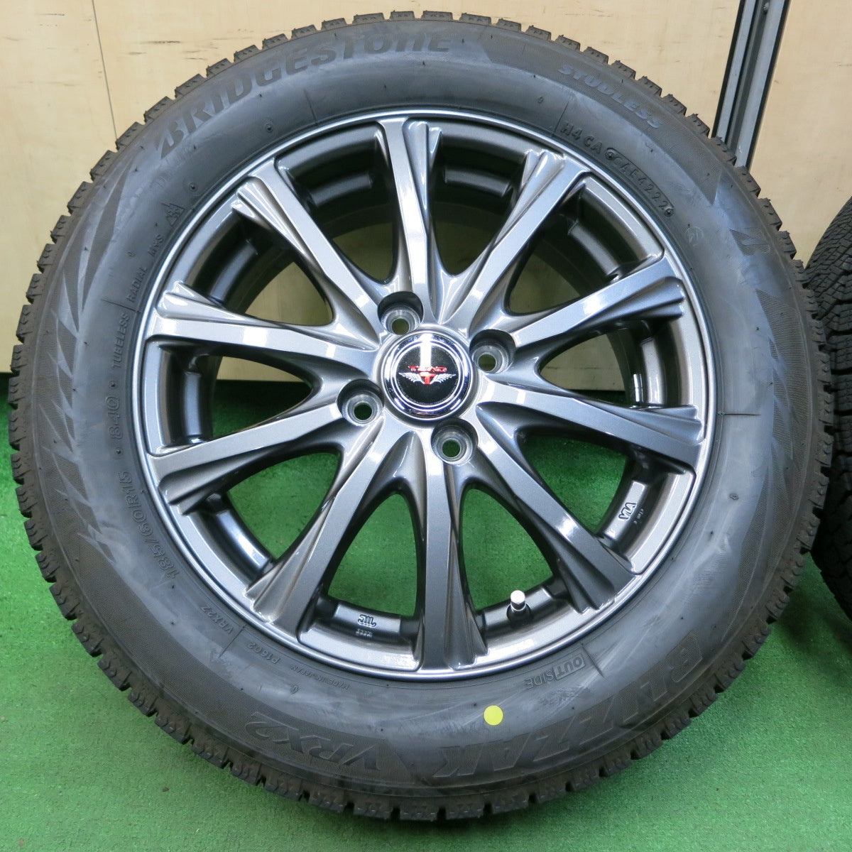 *送料無料* バリ溝！22年！キレイ！ほぼ10分★スタッドレス 185/60R15 ブリヂストン ブリザック VRX2 TEAD テッド 15インチ PCD100/4H★4051007イス