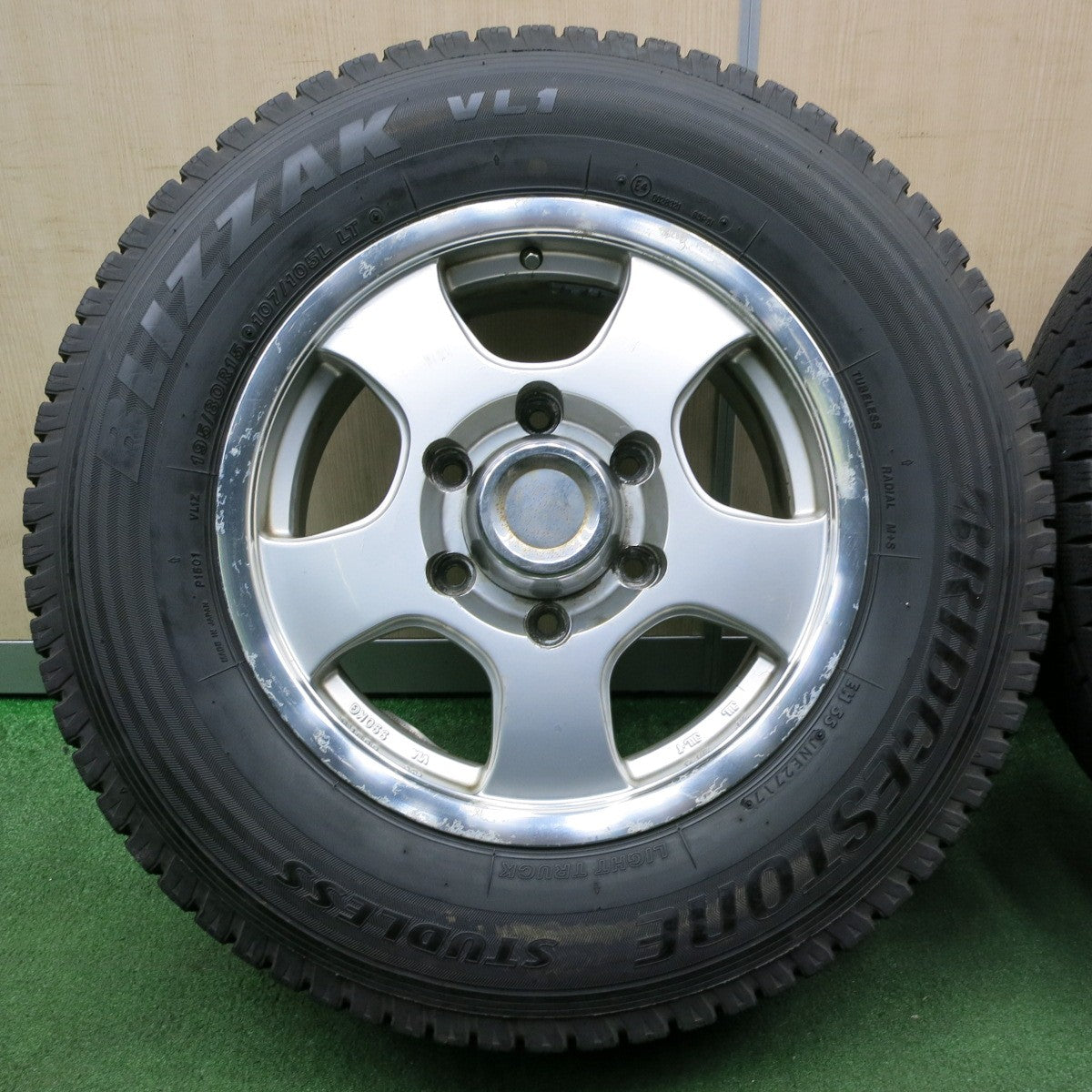 *送料無料* バリ溝！9.5分★ハイエース等 195/80R15 スタッドレス ブリヂストン ブリザック VL1 社外 アルミ 15インチ  PCD139.7/6H★4032103NJス