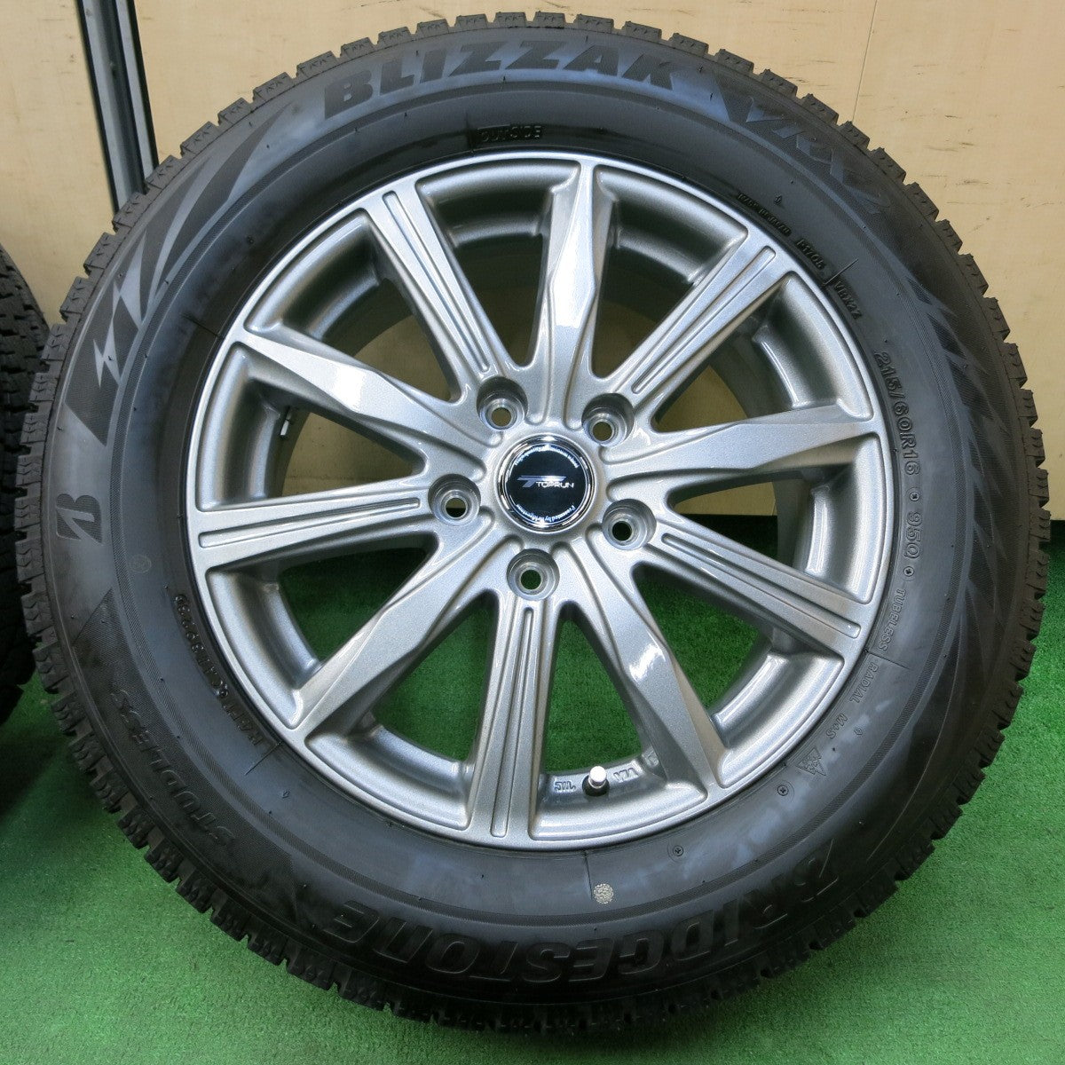 *送料無料* バリ溝！23年！キレイ！ほぼ10分★スタッドレス 215/60R16 ブリヂストン ブリザック VRX2 TOPRUN トップラン 16インチ PCD114.3/5H★4050607イス