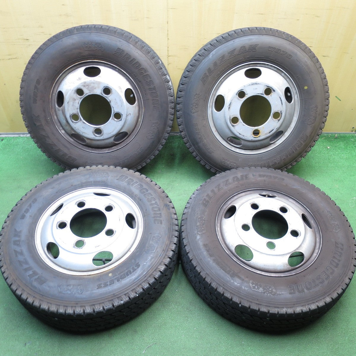 *送料無料* 4本価格★トラック タイヤ 205/85R16 117/115L スタッドレス ブリヂストン ブリザック W979 TOPY スチール 115-8C PCD208/5H★4050402クス