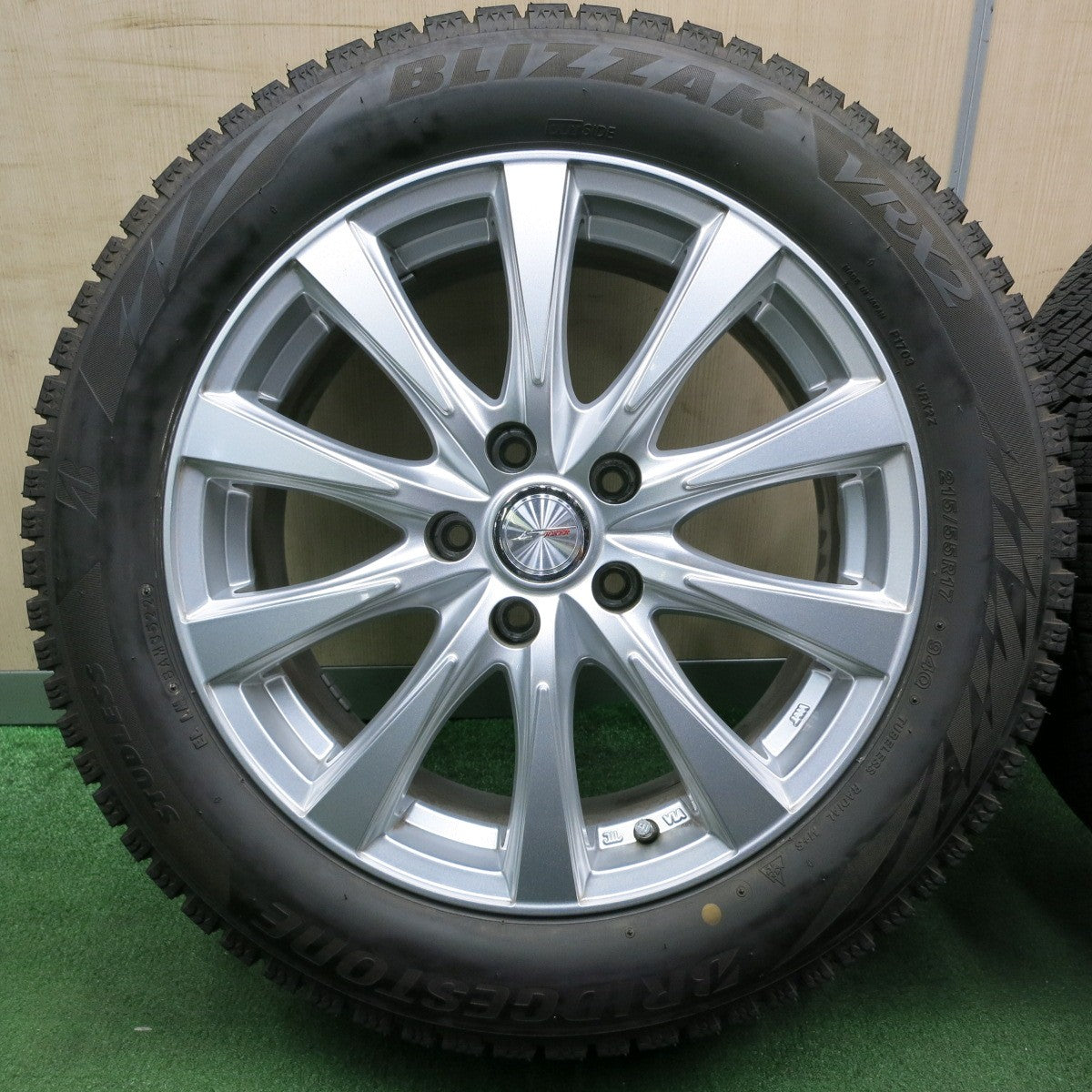 *送料無料* バリ溝！22年！綺麗！9.5分★スタッドレス 215/55R17 ブリヂストン ブリザック VRX2 JOKER ジョーカー 17インチ PCD114.3/5H★4041903NJス