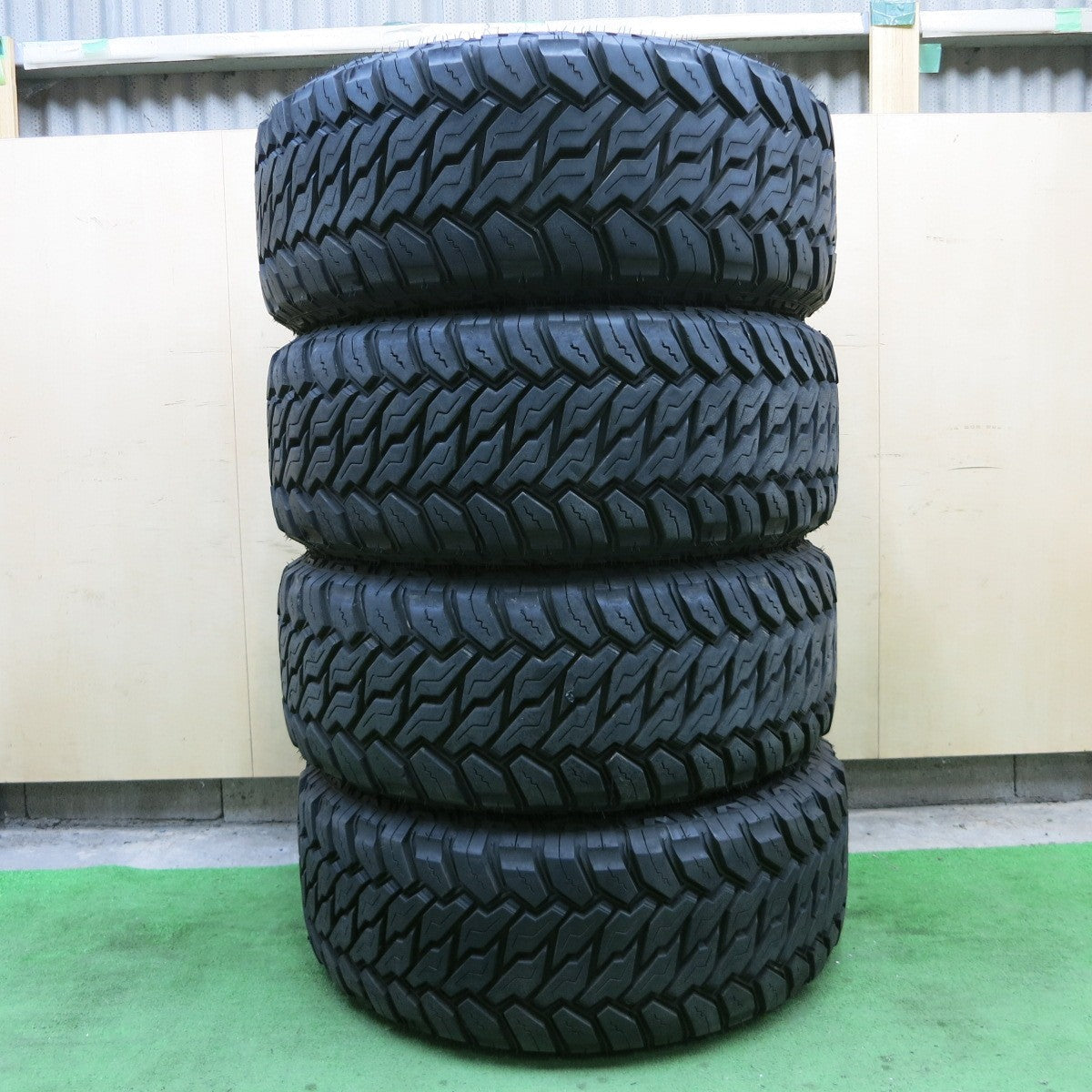 [送料無料] バリ溝！22年！キレイ！9.5分！付属付★CRIMSON MYRTLE MR-12 275/55R20 モンスタ MUD WARRIOR クリムソン マーテル 20インチ PCD150/5H★5022601ナノ