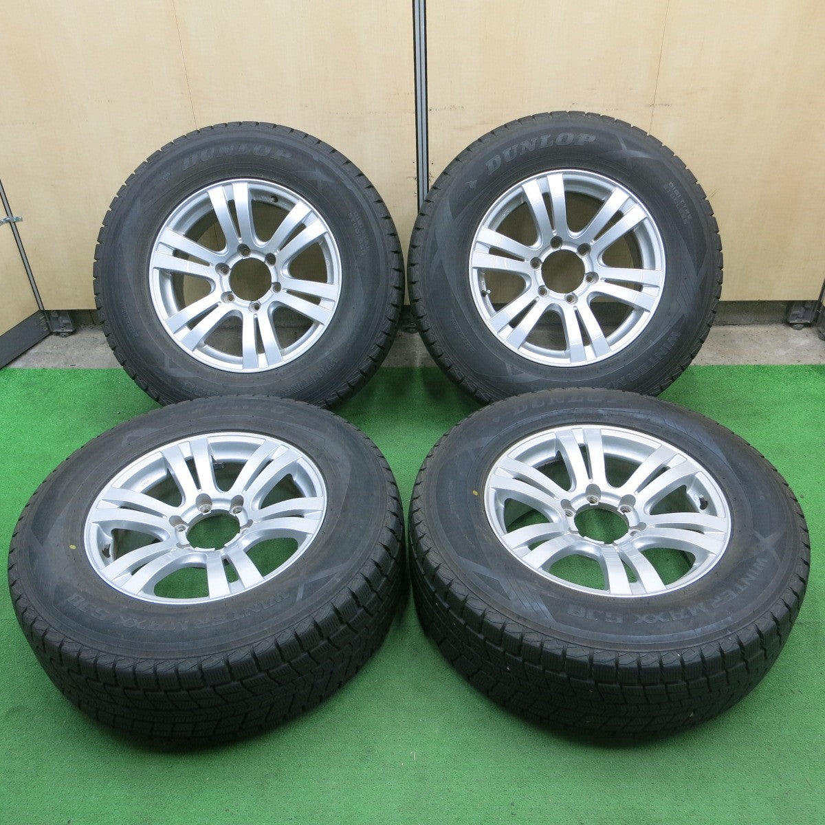 *送料無料* バリ溝！キレイ！9.5分★ランクル 等 265/65R17 スタッドレス ダンロップ ウインターマックス SJ8 社外 アルミ PCD139.7/6H★4070101ナス