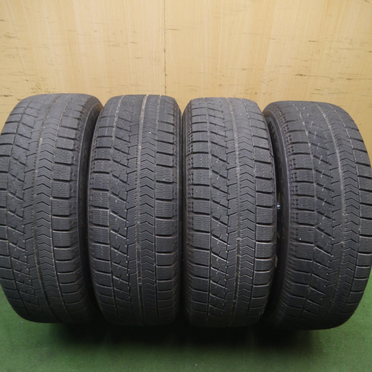 *送料無料* バリ溝！20年！キレイ！9.5分★スタッドレス 215/60R16 ブリヂストン ブリザック VRX BALMINUM バルミナ 16インチ PCD114.3/5H★4070908Hス