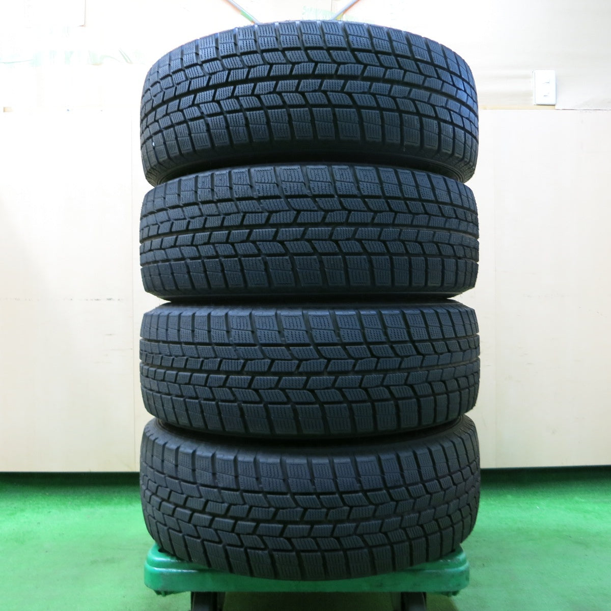 *送料無料* バリ溝！キレイ！ほぼ10分★スタッドレス 225/60R17 グッドイヤー アイスナビ6 SCHNEIDER ATECH シュナイダー 17インチ PCD114.3/5H★4051704イス