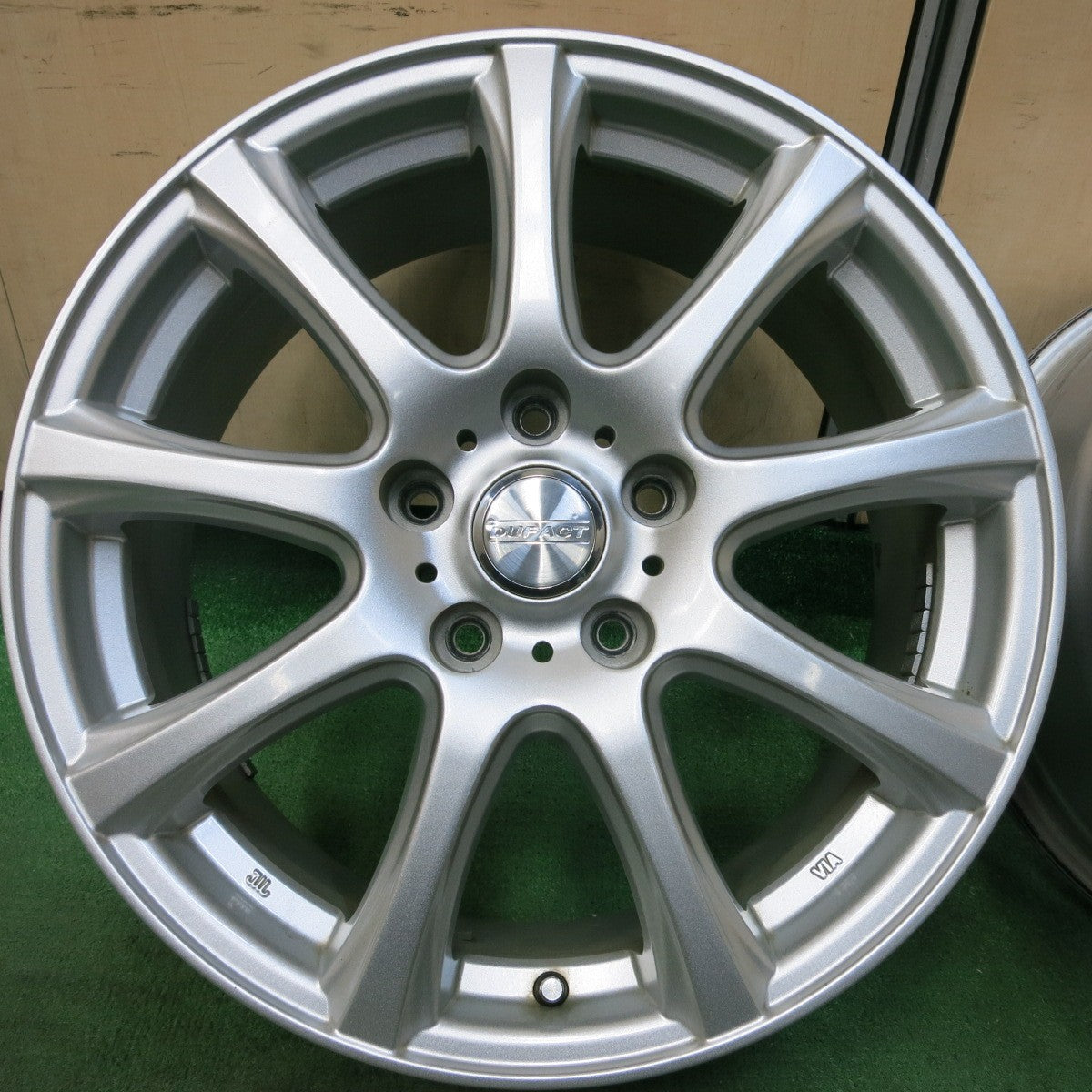 [送料無料] キレイ★DUFACT デュファクト 17インチ ホイール 17×7J PCD114.3/5H★4102905SYホ