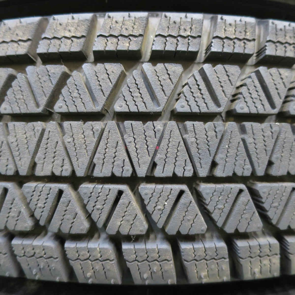 送料無料* バリ溝!23年!ほぼ10分☆ジムニー 等 175/80R16 送料無料* バリ溝!23年!ほぼ10分☆ジムニー 等 175/80R16