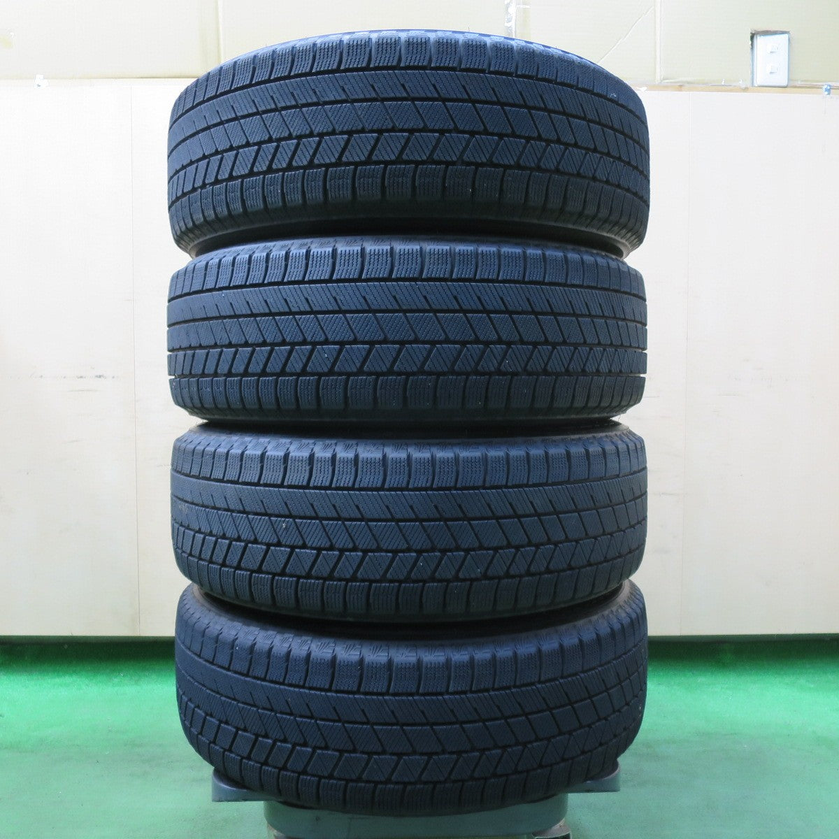 [送料無料] バリ溝！21年！9分★VW ワーゲン ゴルフ 4 純正 185/60R15 スタッドレス ブリヂストン ブリザック VRX3 15インチ PCD100/5H★5020312イス