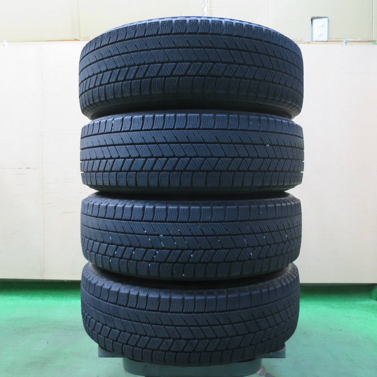 [送料無料] バリ溝！22年！キレイ！9分★シエンタ ラクティス 等 175/65R15 スタッドレス ブリヂストン ブリザック VRX3 ravrion RM01 ラブリオン 15インチ PCD100/5H★5012601IMス