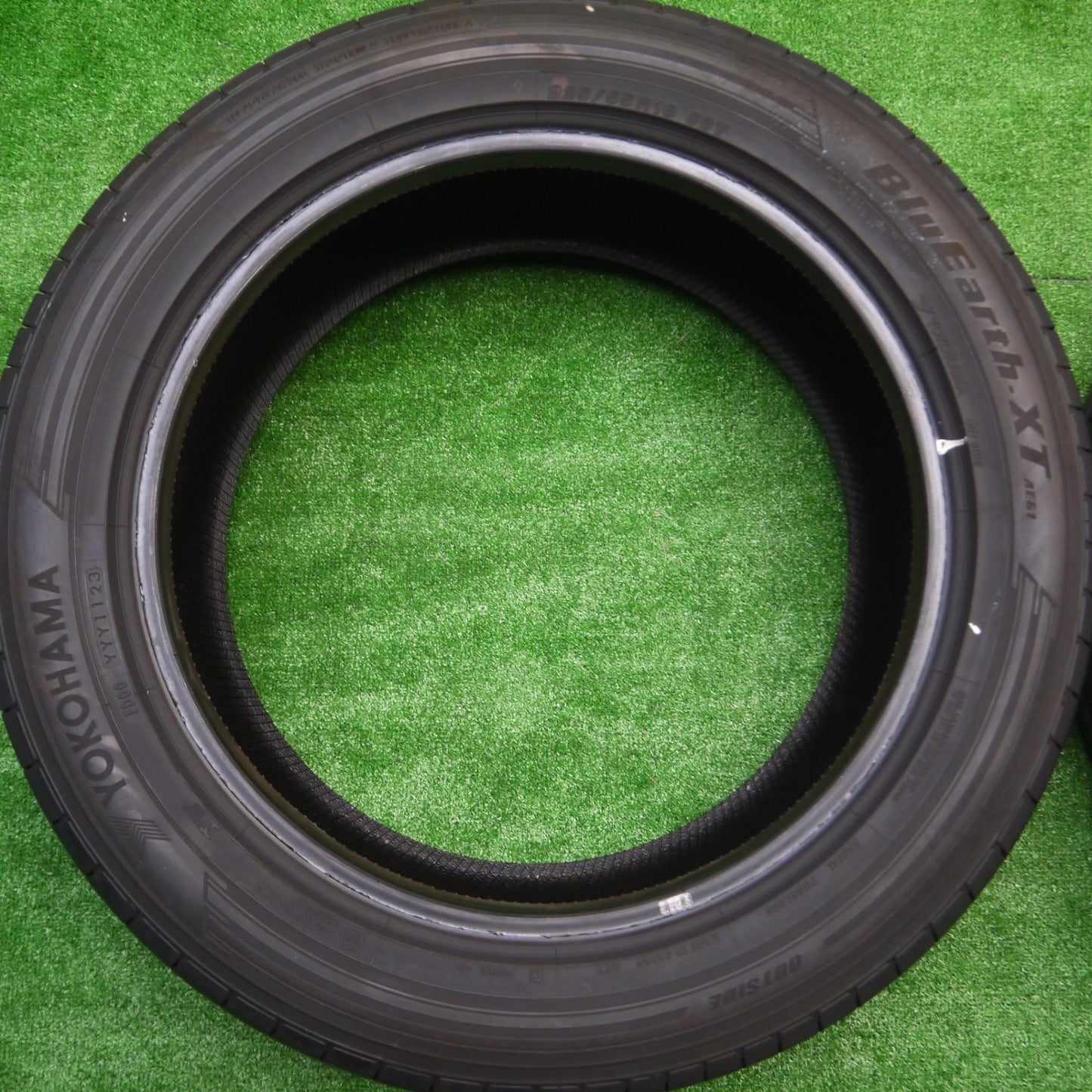 *送料無料* バリ溝！23年！9.5分★225/55R18 ヨコハマ BluEarth-XT AE61 タイヤ 18インチ C-HR カローラクロス フォレスター XV 等★4080904Hノタ