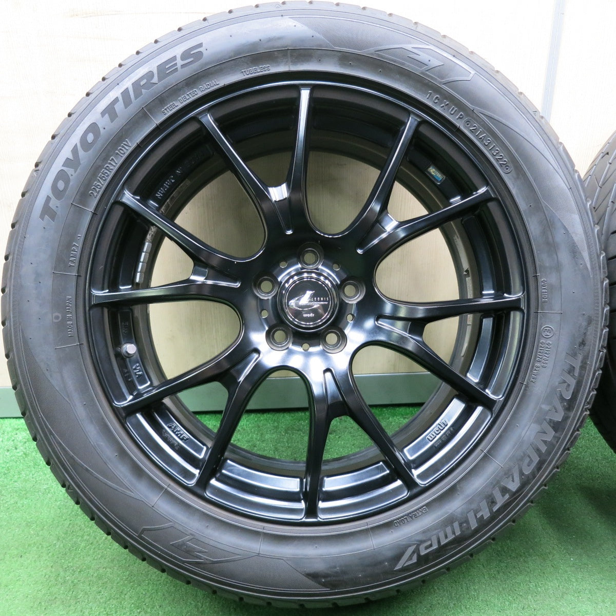 *送料無料* バリ溝！22年！キレイ！9.5分★XV 等 LEONIS AMF 225/55R17 トーヨー トランパス MP7 レオニス 17インチ PCD100/5H★4042606NJノ