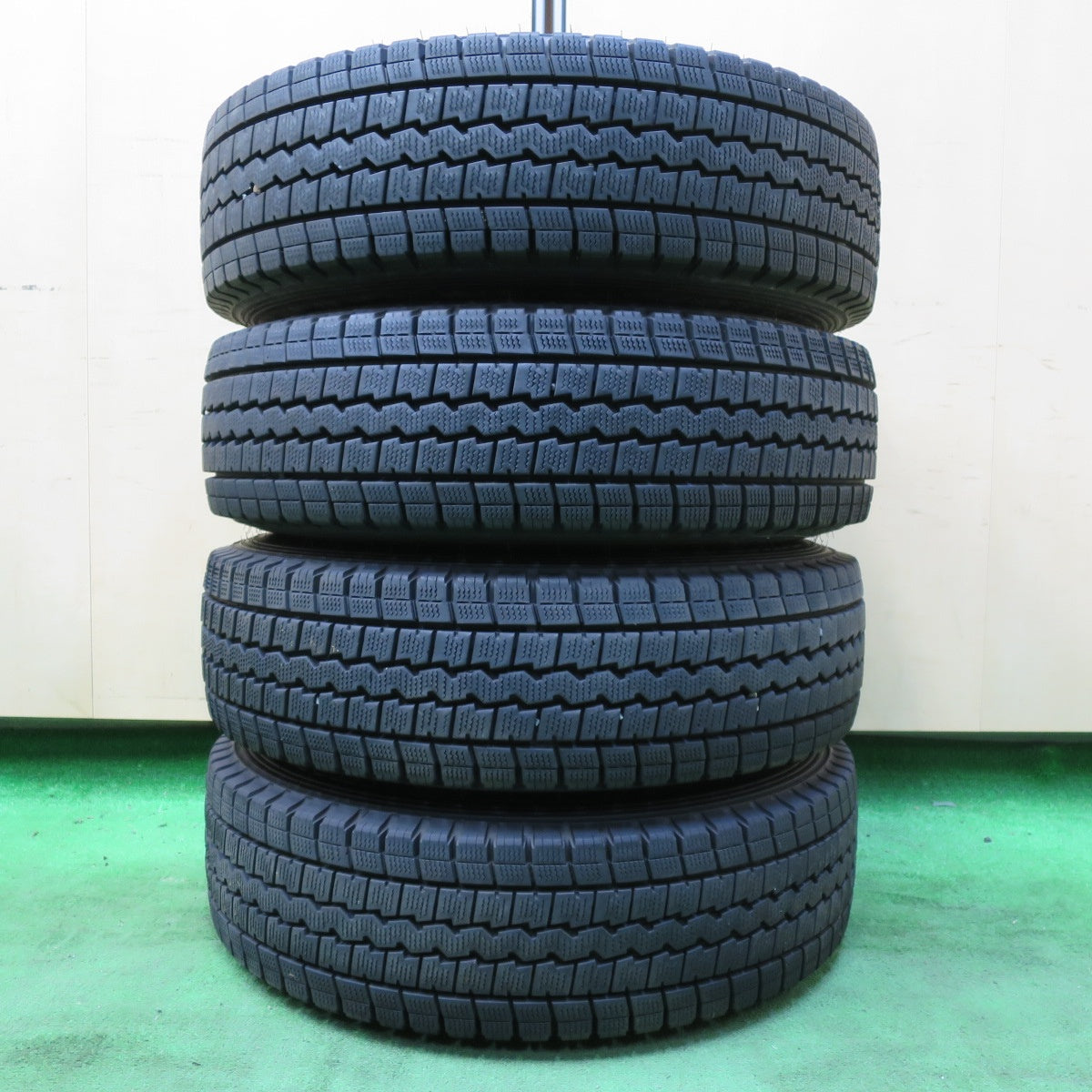 *送料無料* バリ溝！21年！キレイ！9.5分★スタッドレス 185/75R15 106/104L ダンロップ ウインターマックス LT03M スチール 15インチ PCD139.7/6H★4070905イス