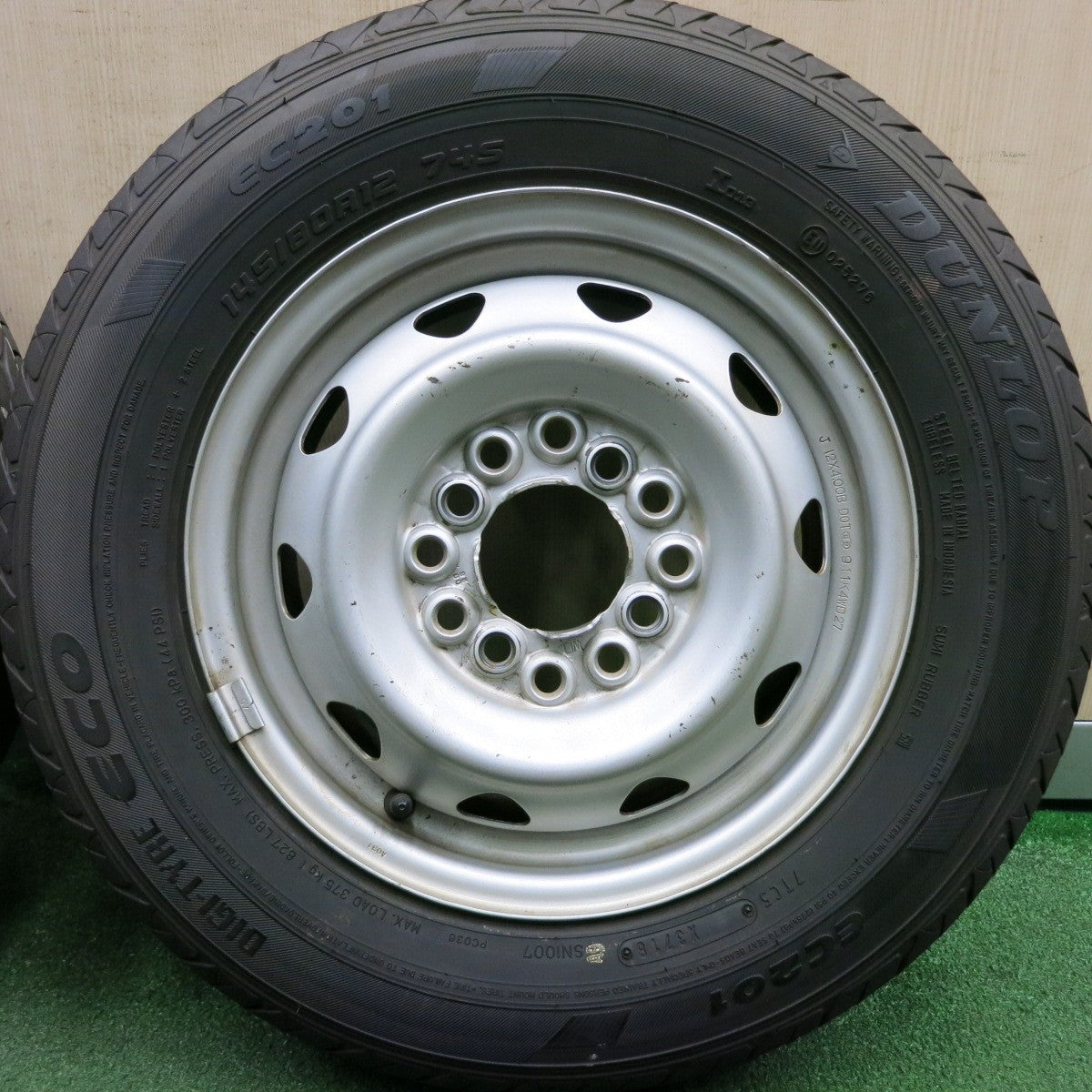 *送料無料* バリ溝！9.5分★145/80R12 ダンロップ エコ EC201 スチール ホイール 12インチ PCD100 110  114.3/4H マルチ★4062501HAノ