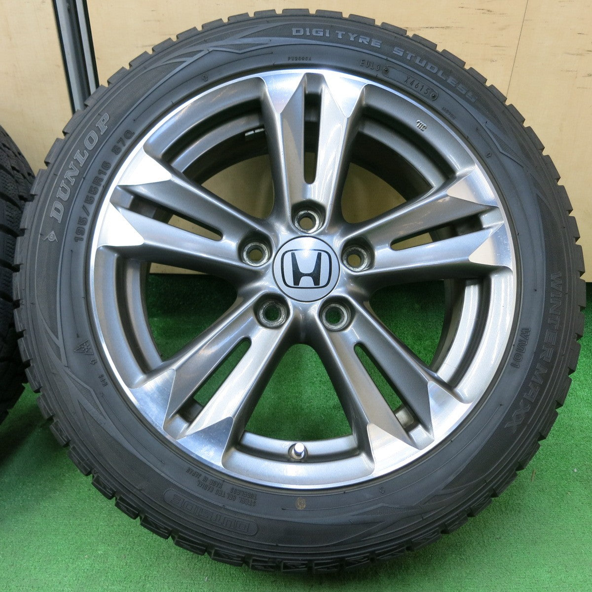 *送料無料* バリ溝！キレイ！8.5分★ホンダ CR-Z 純正 195/55R16 スタッドレス ダンロップ ウインターマックス WM01 CRZ PCD114.3/5H★4050307イス