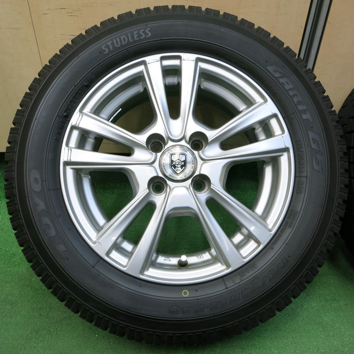 *送料無料* 超バリ溝！ほぼ10分★スタッドレス 175/70R14 トーヨー ガリット G5 JOKER weds ジョーカー 14インチ PCD100/4H★4051410イス