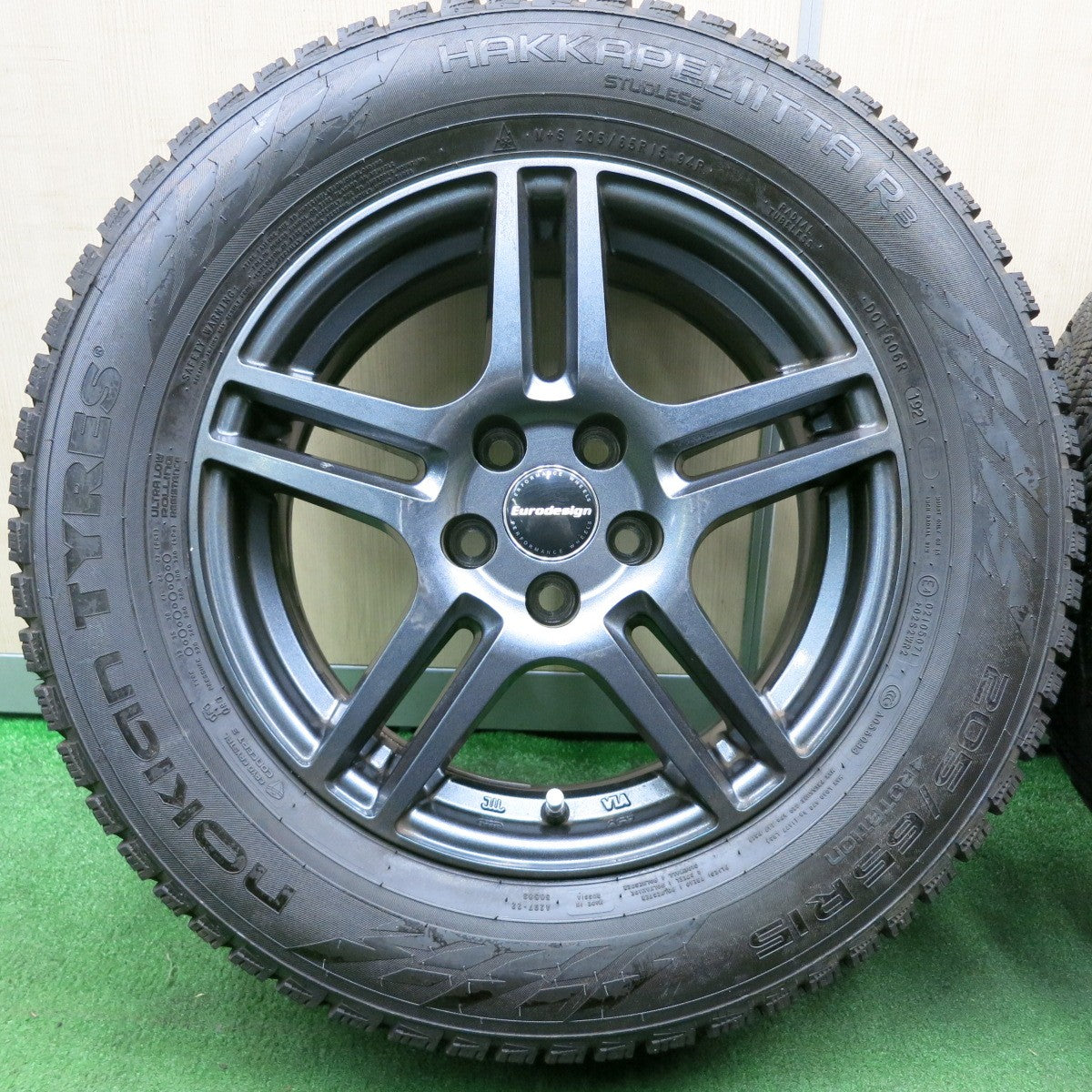 *送料無料* バリ溝！21年！9.5分★スタッドレス 205/65R15 ノキアン ハッカペリッタ R3 Eurodesign ユーロデザイン 15インチ PCD100/5H★4040309NJス