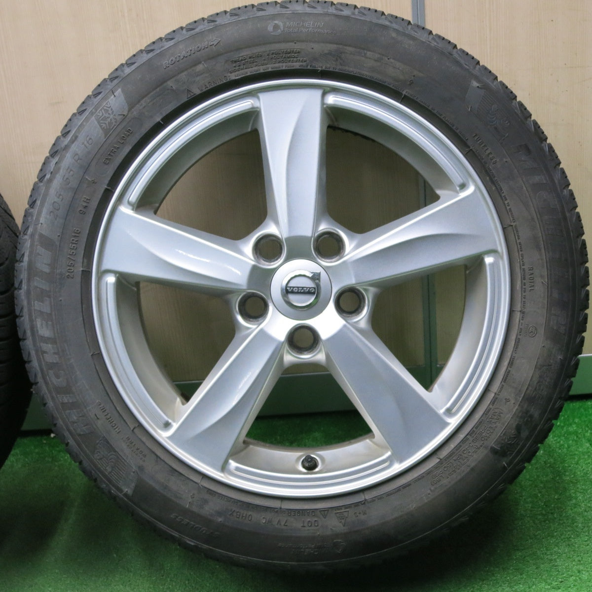 [送料無料] キレイ★ボルボ V40 純正 205/55R16 スタッドレス ミシュラン X-ICE3+ 16インチ PCD108/5H★4122001NJス