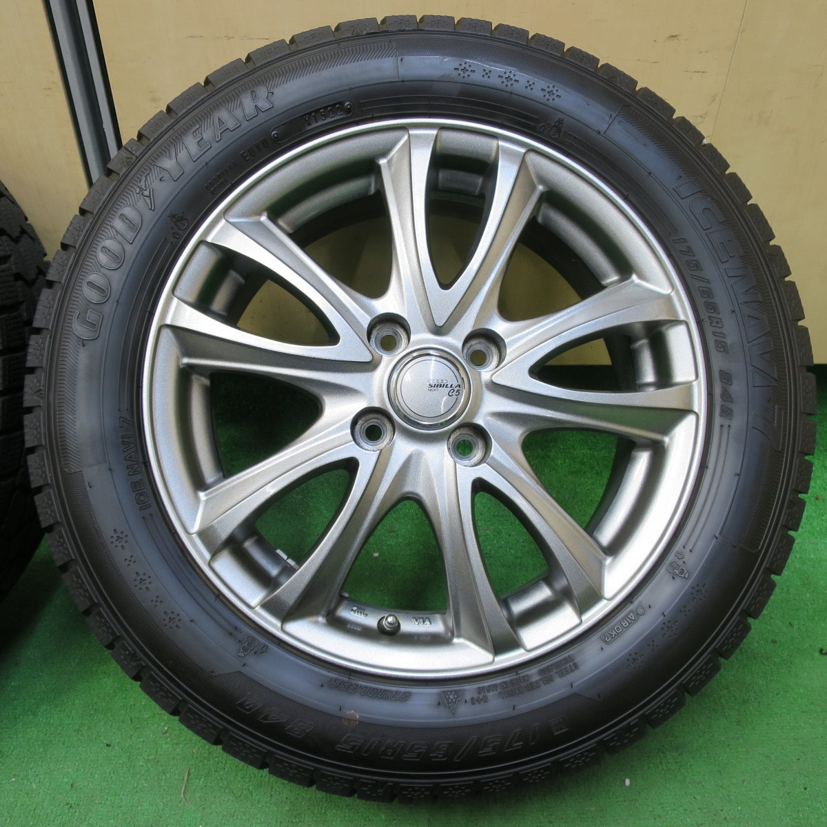 *送料無料* バリ溝！22年！キレイ！9.5分★スタッドレス 175/65R15 グッドイヤー アイスナビ7 SIBILLA NEXT C5 シビラ 15インチ PCD100/4H★4082904イス