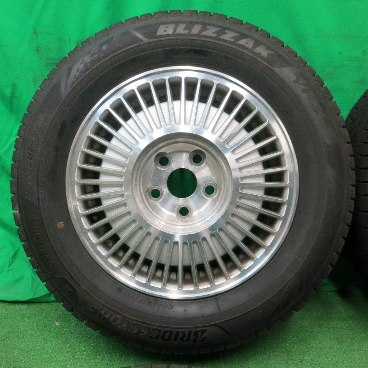 送料無料* バリ溝！22年！ほぼ10分☆トヨタ センチュリー 純正 225/60R16 スタッドレス ブリヂストン ブリザック VRX3 |  名古屋/岐阜の中古カー用品・工具の買取/販売ならガレージゲット