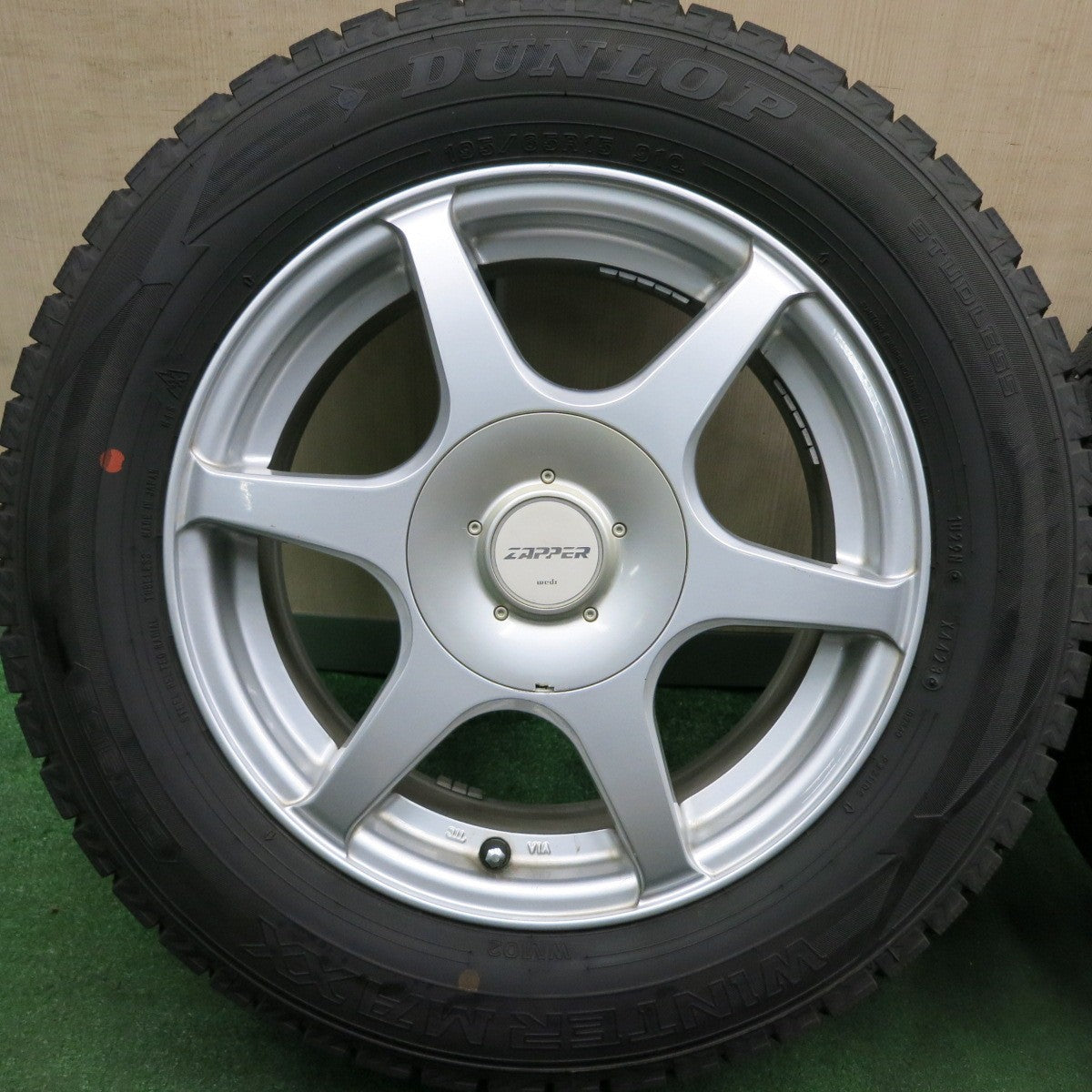 *送料無料* バリ溝！23年！ほぼ10分★スタッドレス 195/65R15 ダンロップ ウインターマックス WM02 ZAPPER weds PCD100 114.3/5H マルチ★4052702HAス