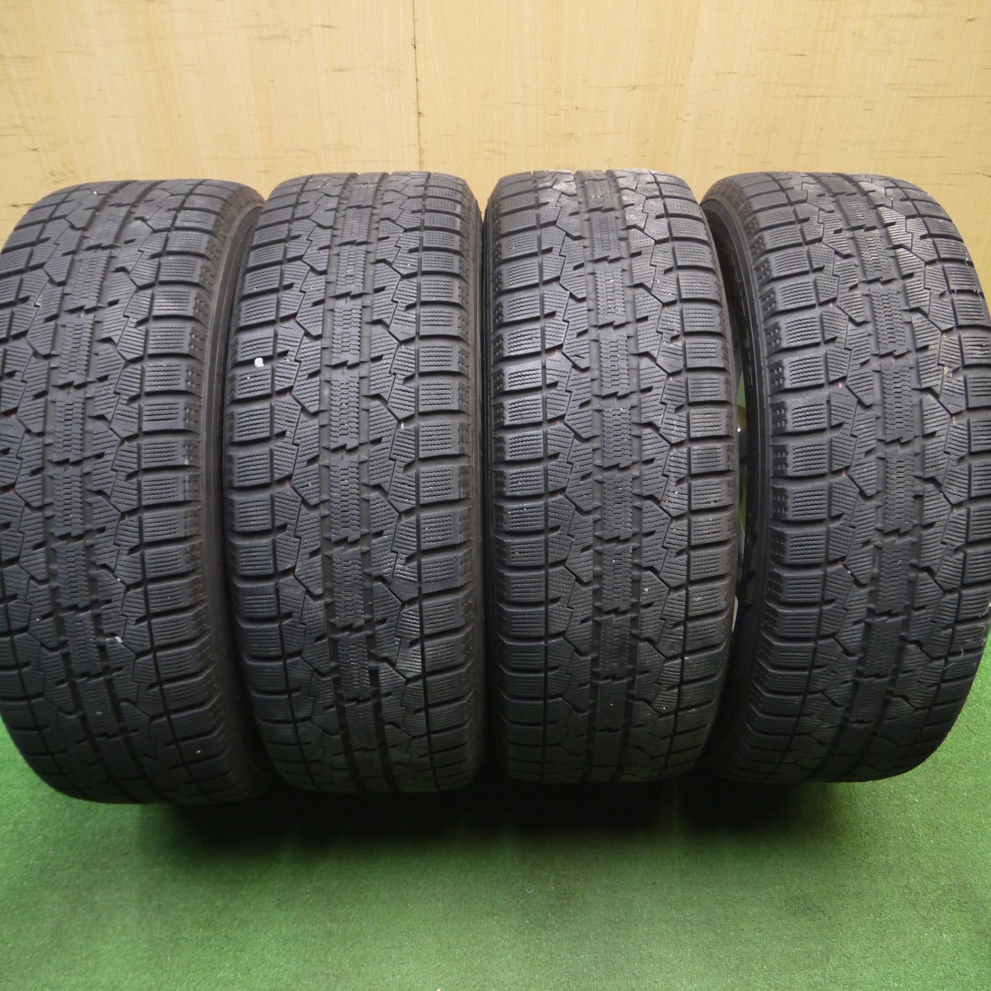 [送料無料] バリ溝！キレイ！9分★スタッドレス 215/55R17 トーヨー オブザーブ ガリット GIZ Leitua レイツァー 17インチ PCD114.3/5H★5011502Hス