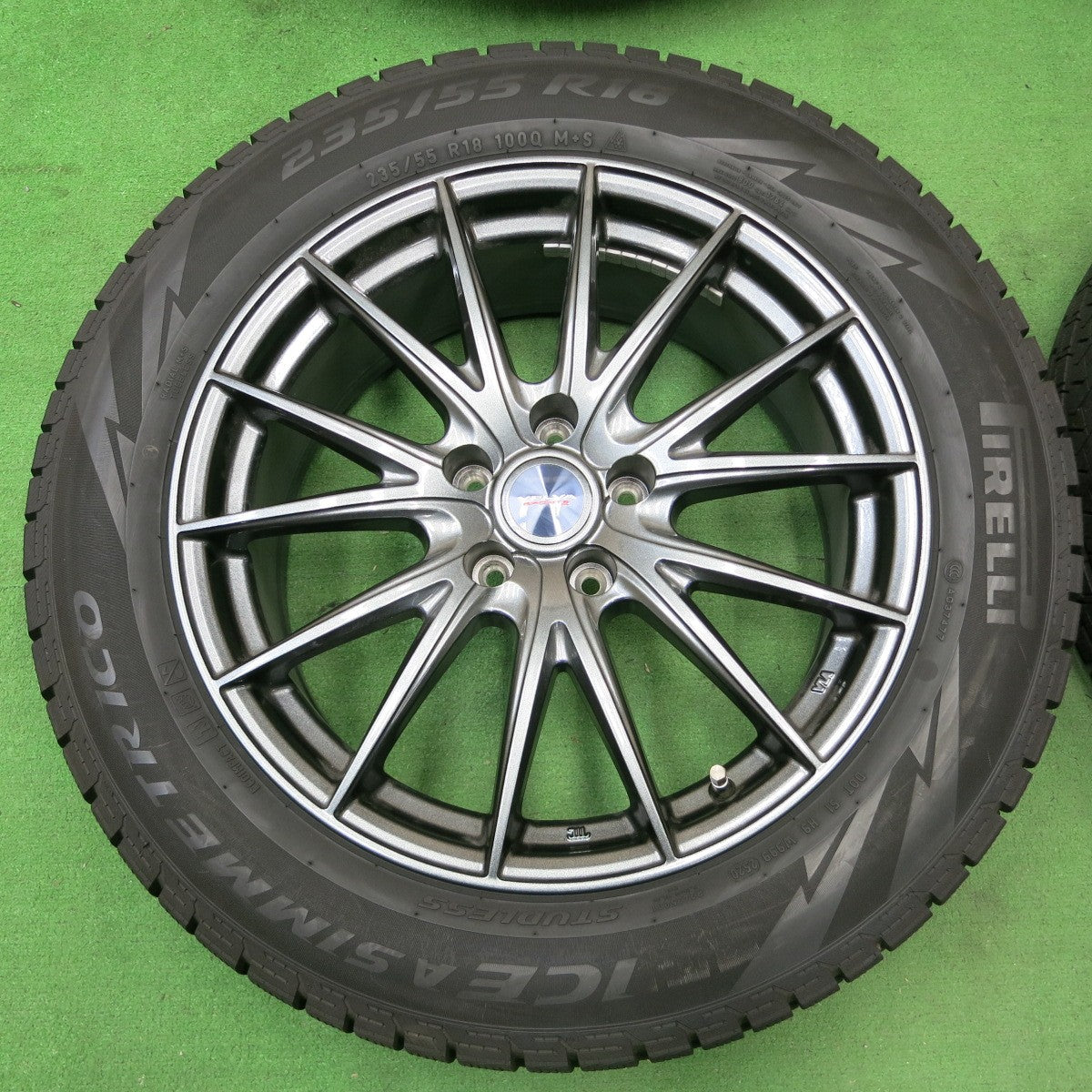 *送料無料* バリ溝！20年！綺麗！9.5分★スタッドレス 235/55R18 ピレリ アイスアシンメトリコ VELVA SPORTZ ヴェルヴァ 18インチ PCD114.3/5H★4071002ナス