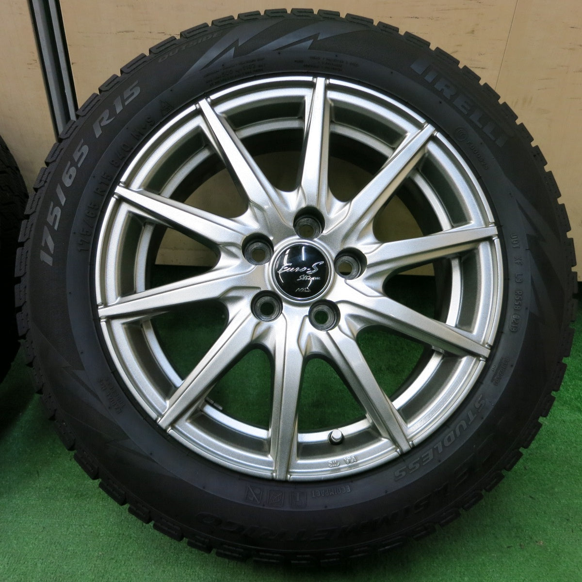 *送料無料* バリ溝！キレイ！8.5分★スタッドレス 175/65R15 ピレリ アイスアシンメトリコ Euro-S Stream MiD マルカ 15インチ PCD100/5H★4052808イス