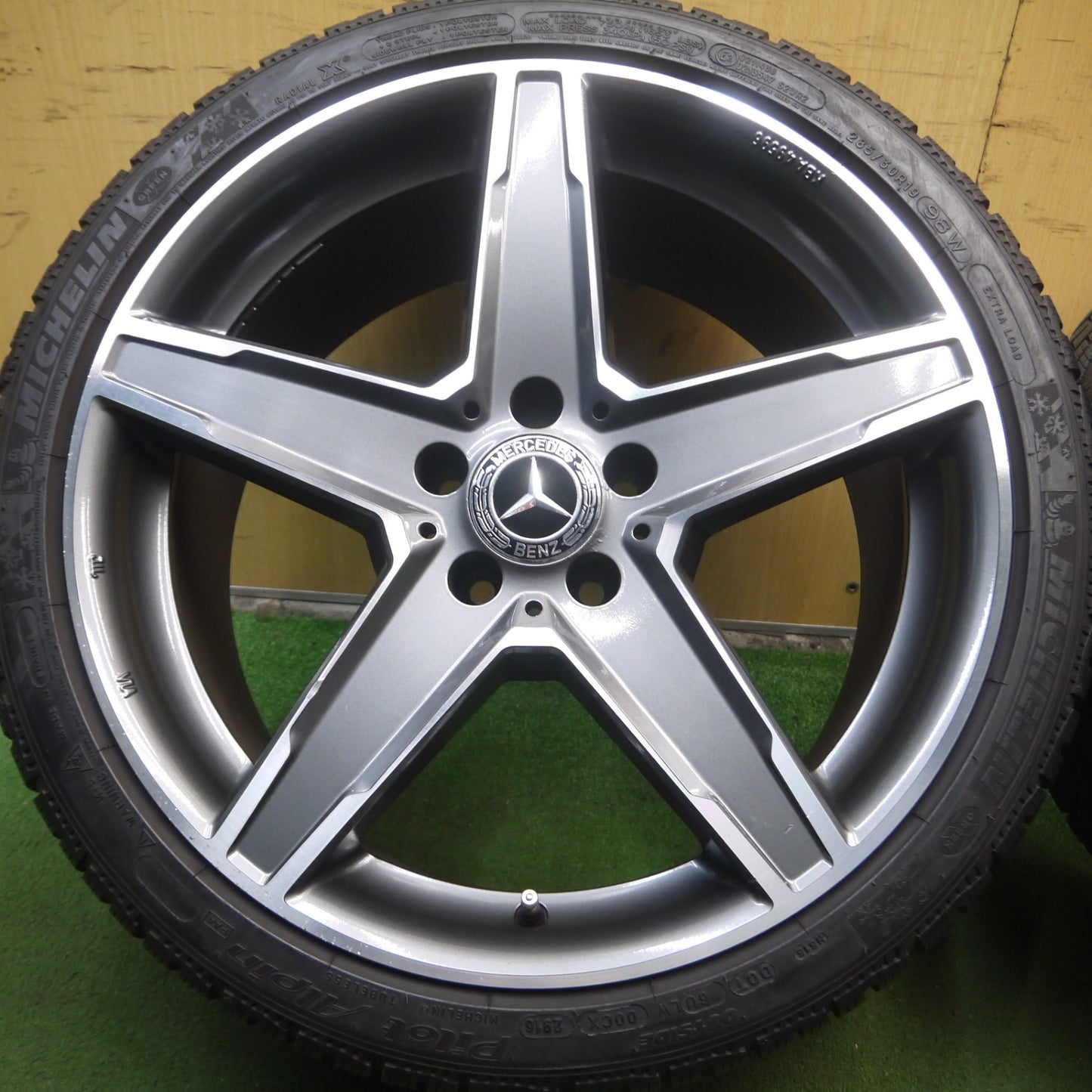 *送料無料* バリ溝！キレイ！8.5分★ベンツ等 MAK STERNA 255/35R19 285/30R19 スタッドレス ミシュラン パイロット アルペン 19インチ PCD112/5H★4032508Hス